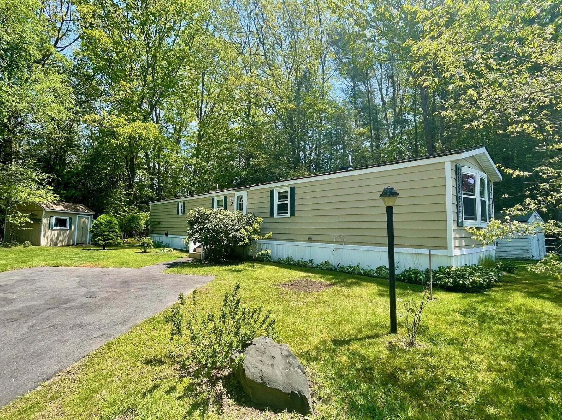39 Granite Dr, North Hampton, NH 03862-4411
