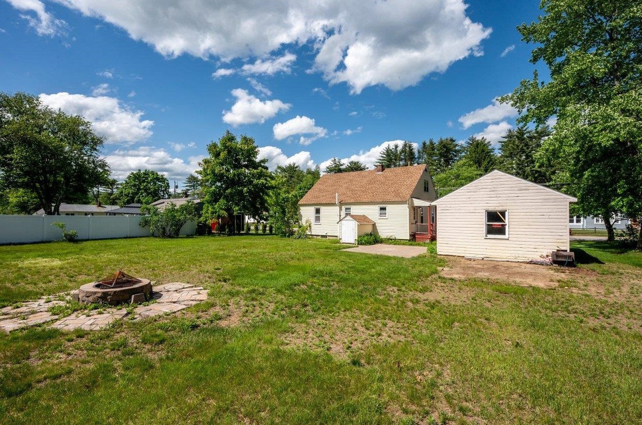 22 Cross Rd, Rochester, NH 03868