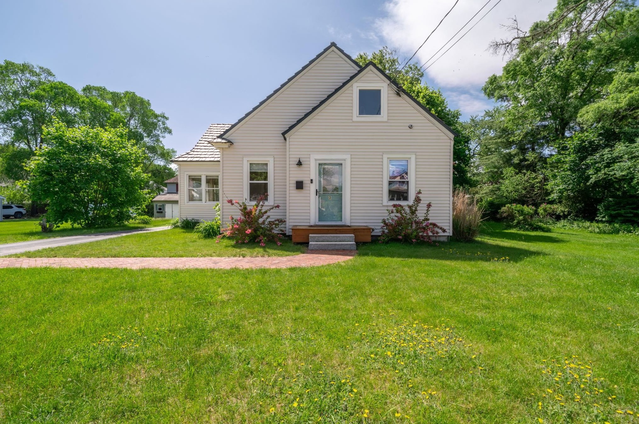 3 Broad Ave, Concord NH  03301-2734 exterior