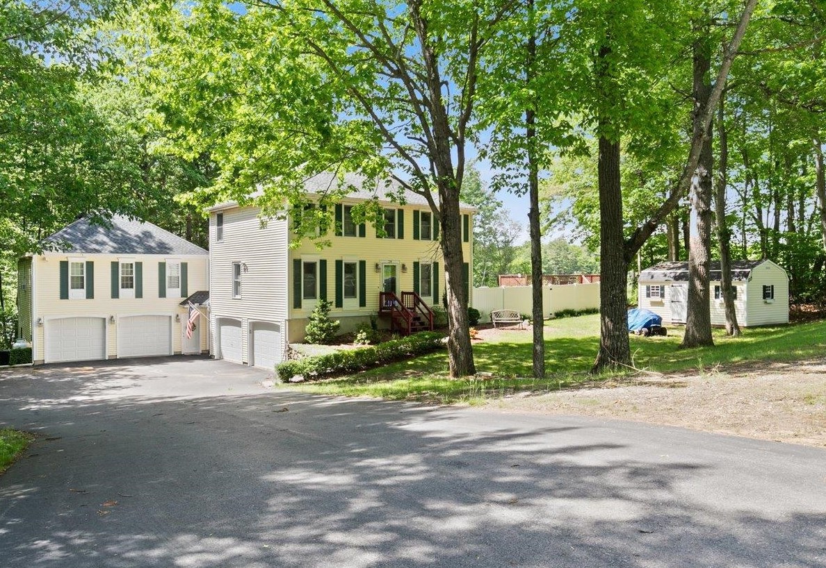 28 Paul Ave, Derry, NH 03038-3803