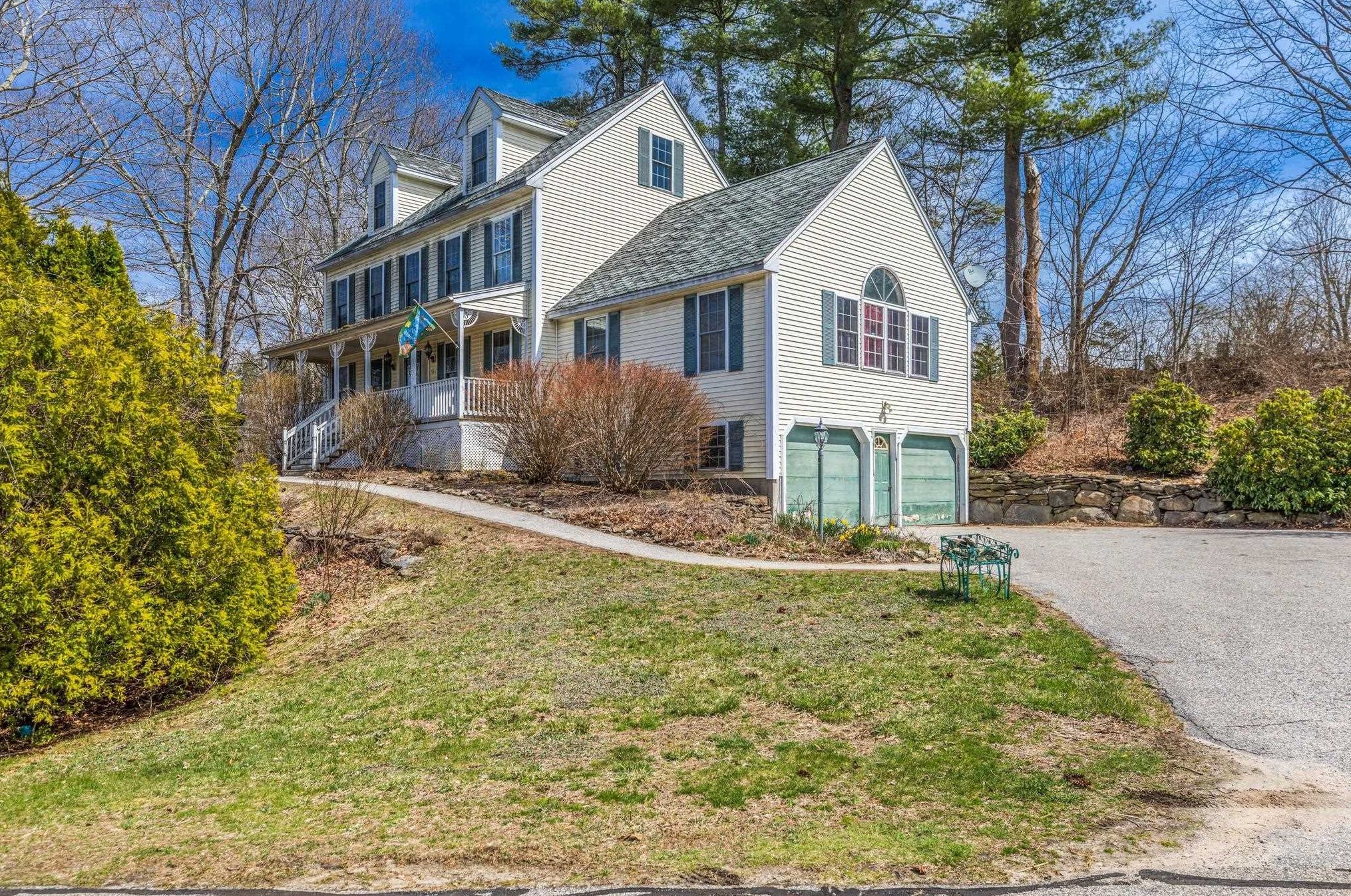 42 Lamprey Village Dr, Epping, NH 03042 exterior