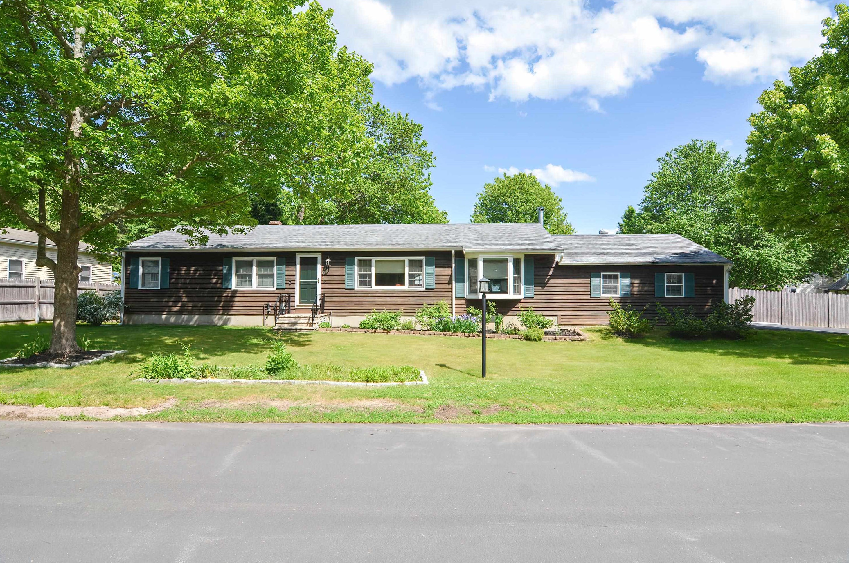 16 Ayer Cir, Seabrook, NH 03874-4002