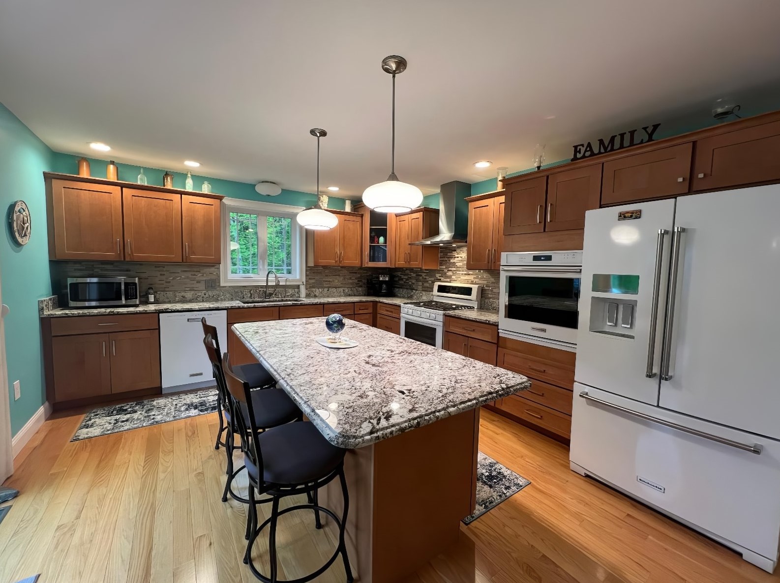 18 Indian Hill Rd, Derry, NH 03038