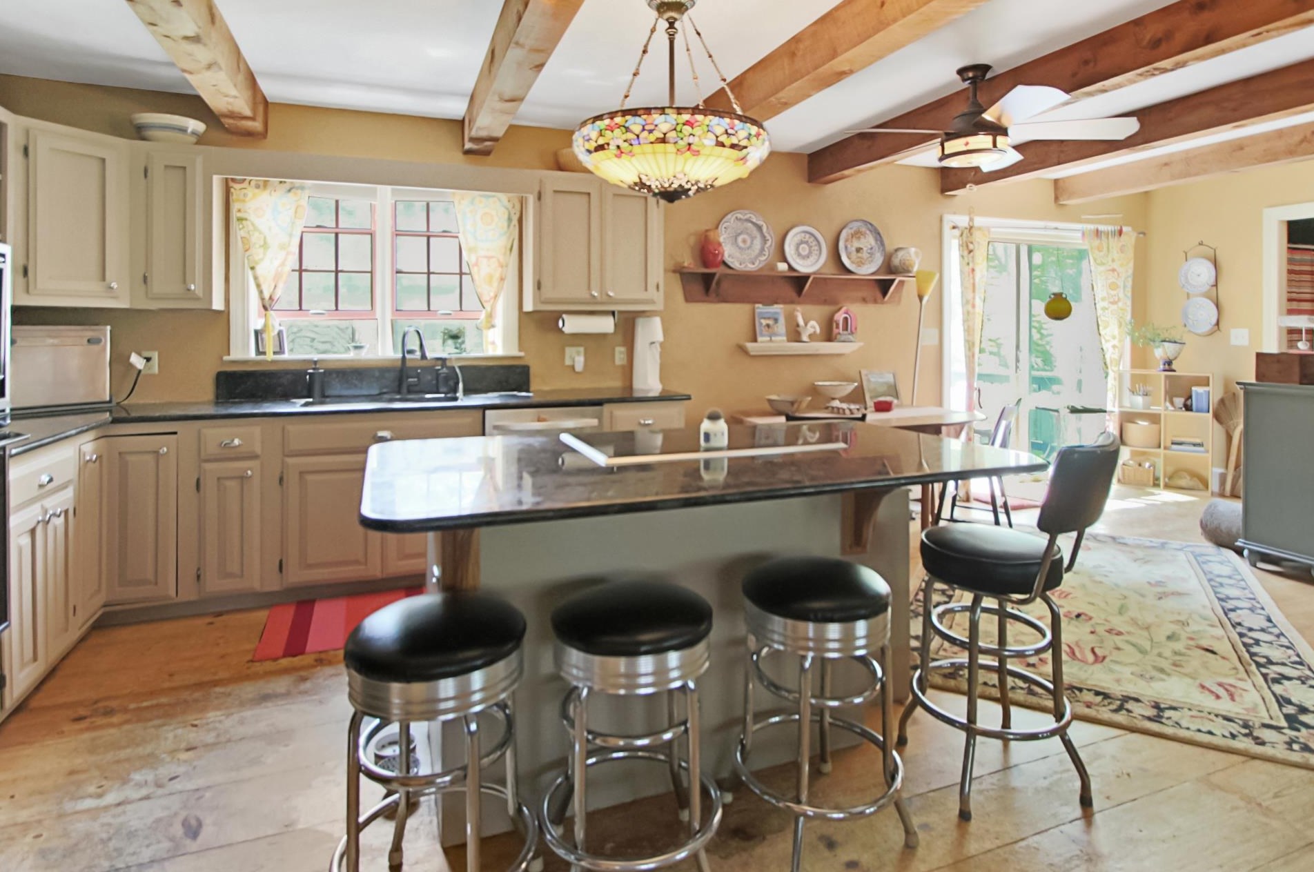 132 Blacksnake Rd, Seabrook NH 03874-4300 exterior