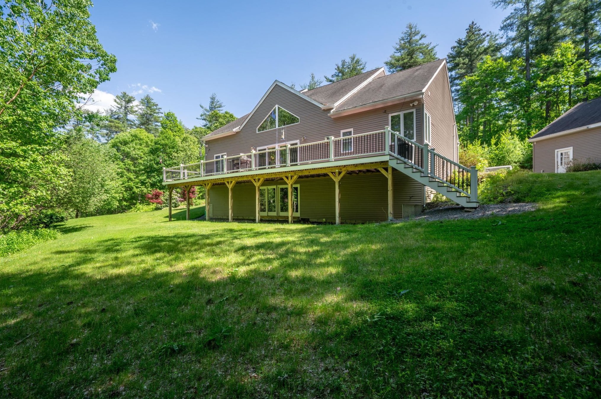 47 Trolley Car Ln, Londonderry, NH 03053