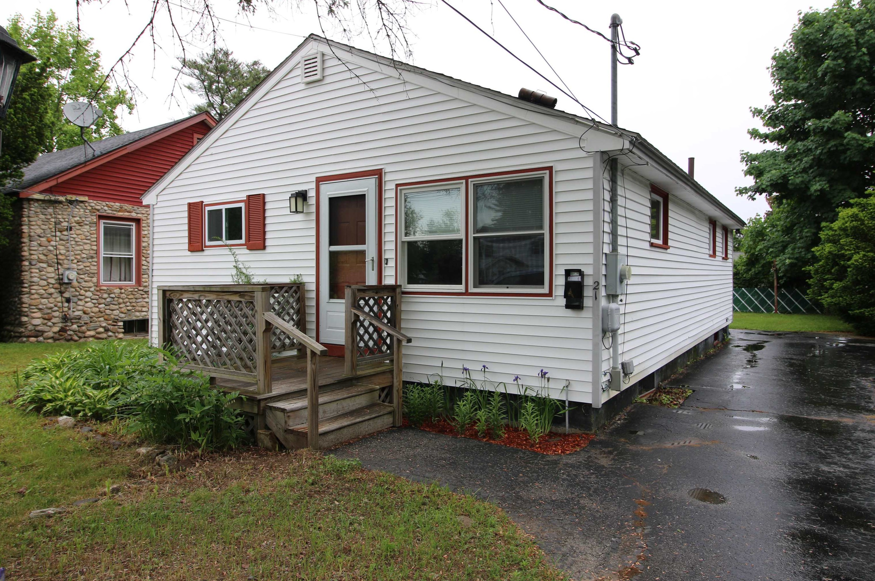 21 Mcduffee St, Rochester, NH 03867