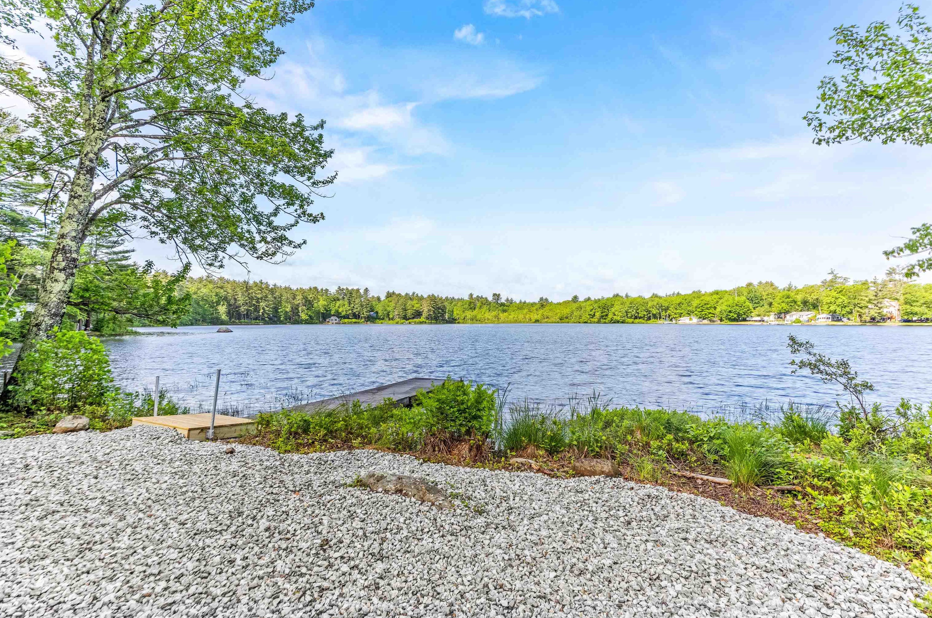 33 Governors Dr, Raymond, NH 03077-1332