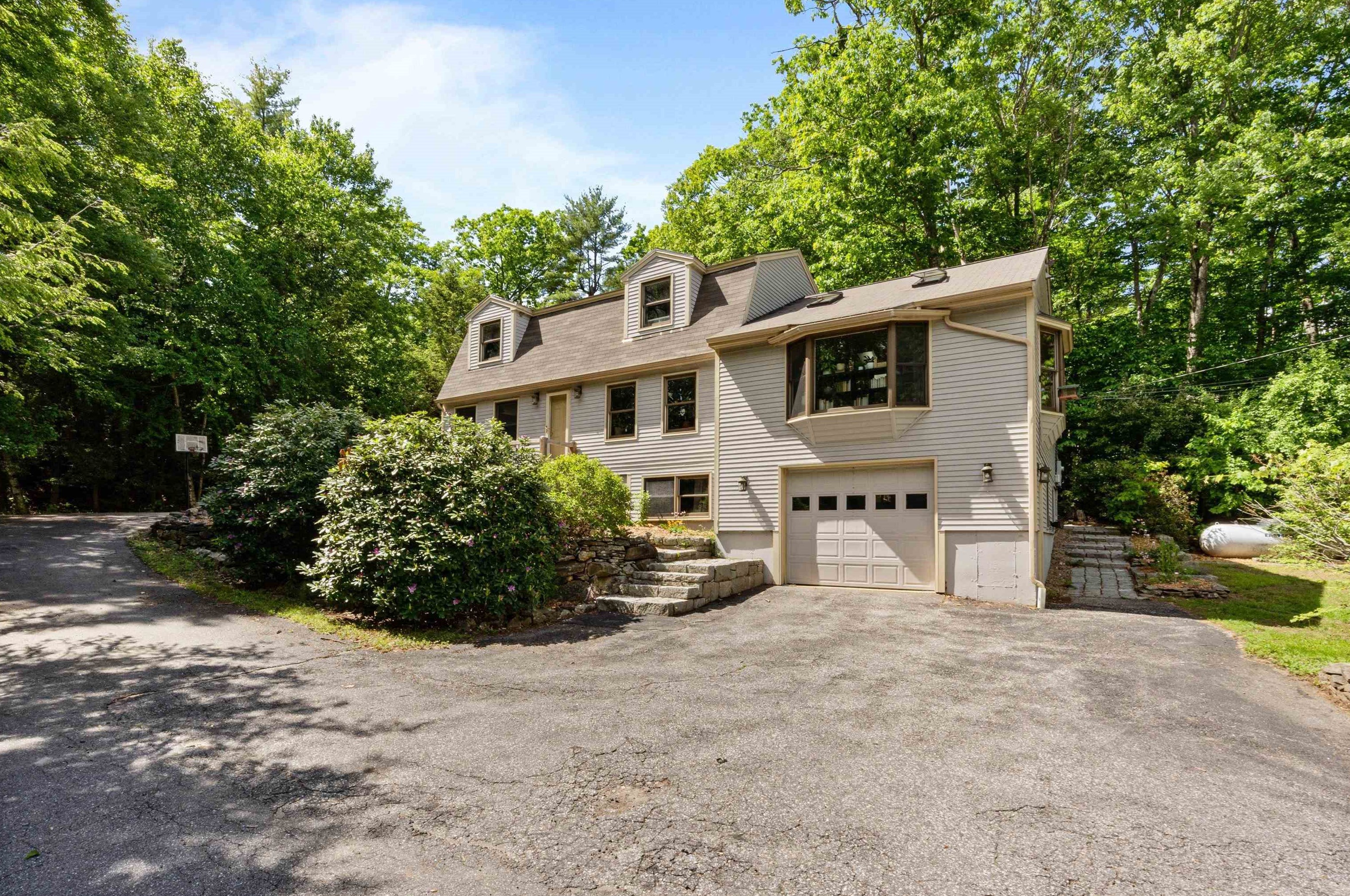 56 North Rd, Deerfield, NH 03037-1306