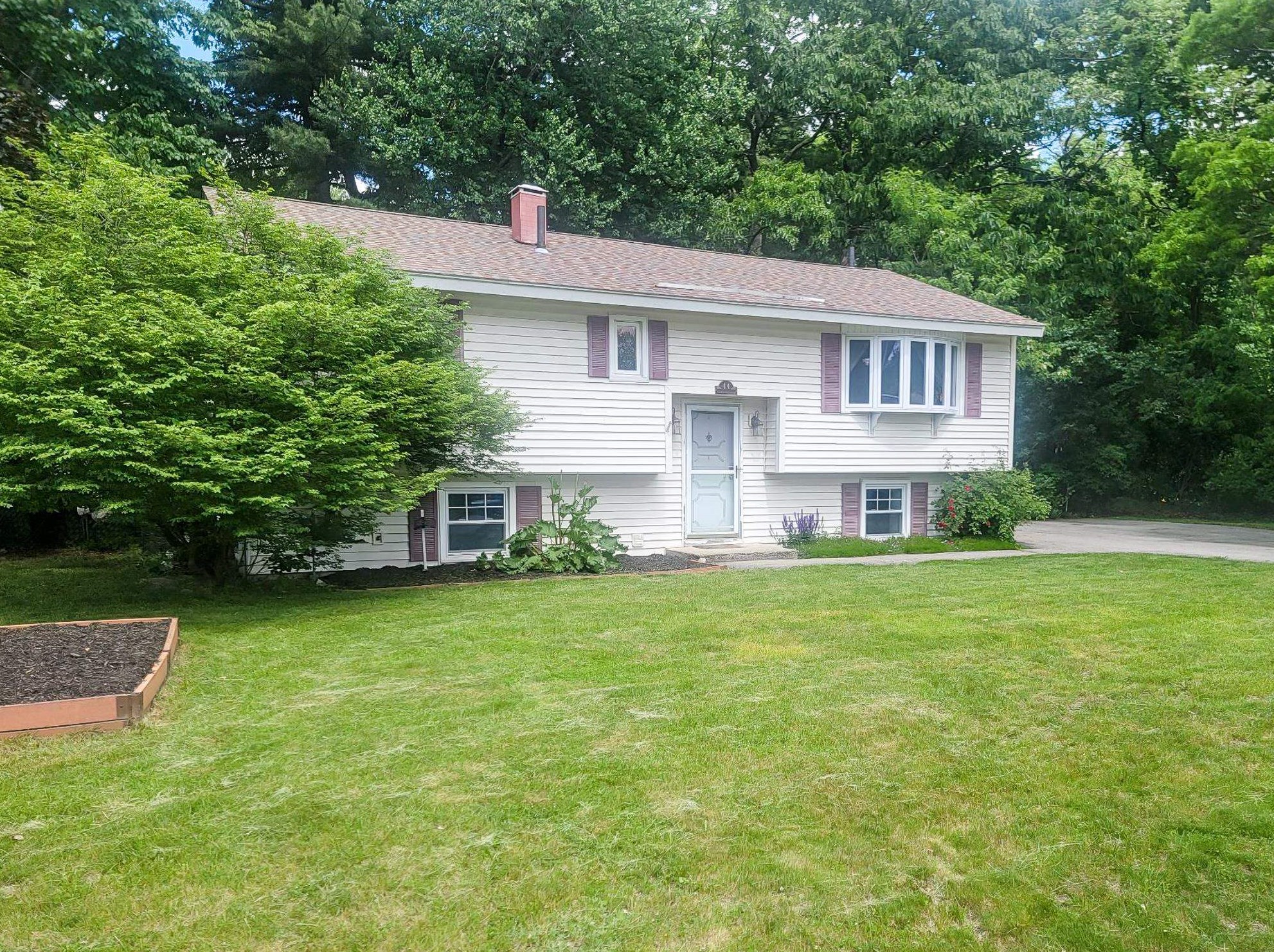 44 Cambridge Rd, Nashua, NH 03062-3621