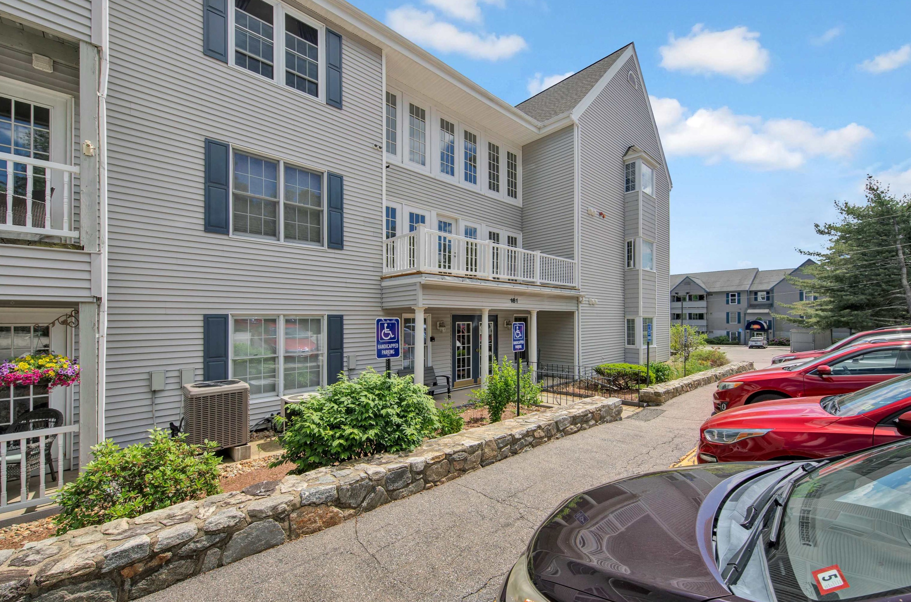 183 Eastern Ave, Manchester, NH 03104-4674