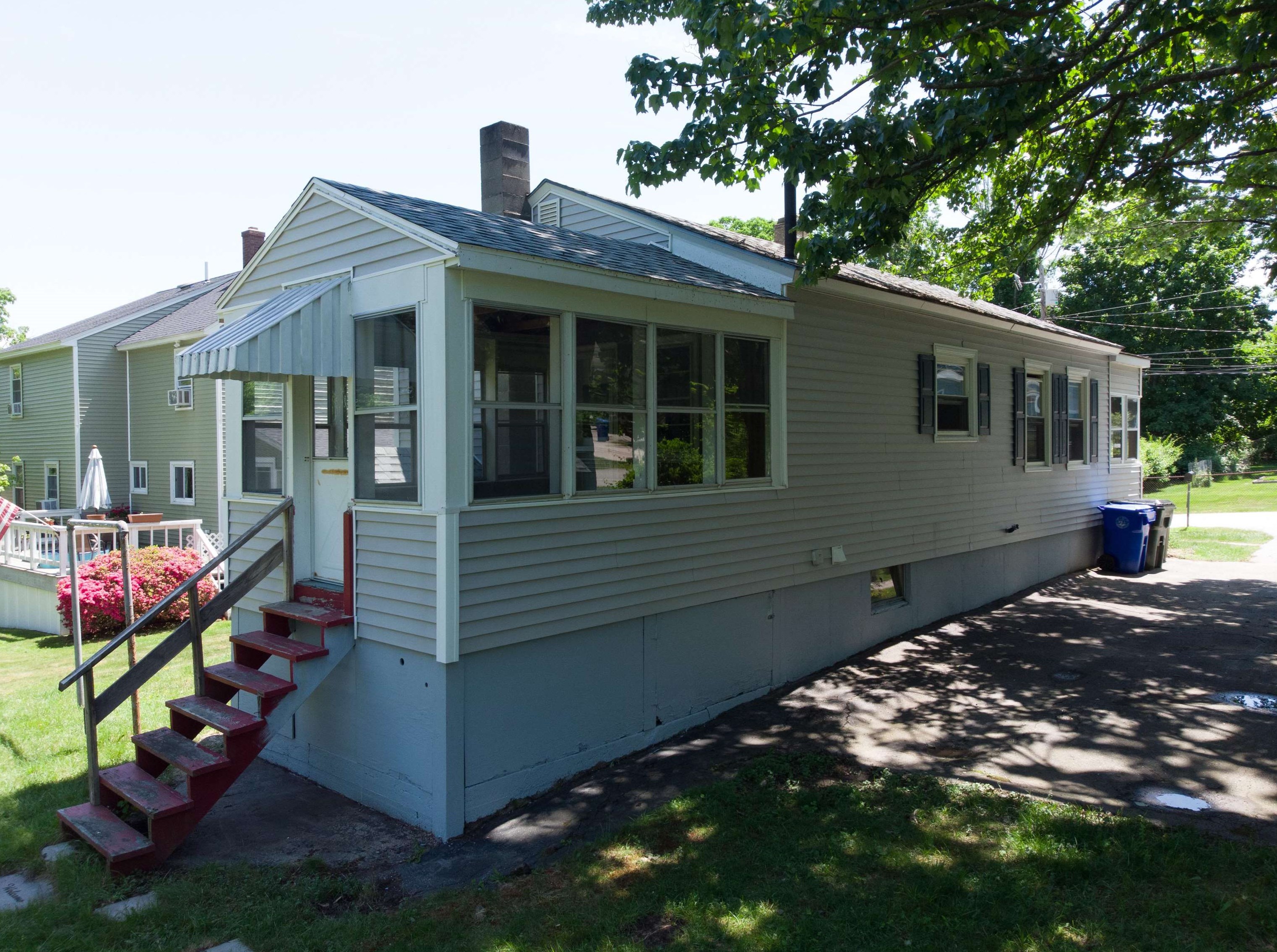 61 Fairmount Ave, Manchester NH 03104-5612 exterior