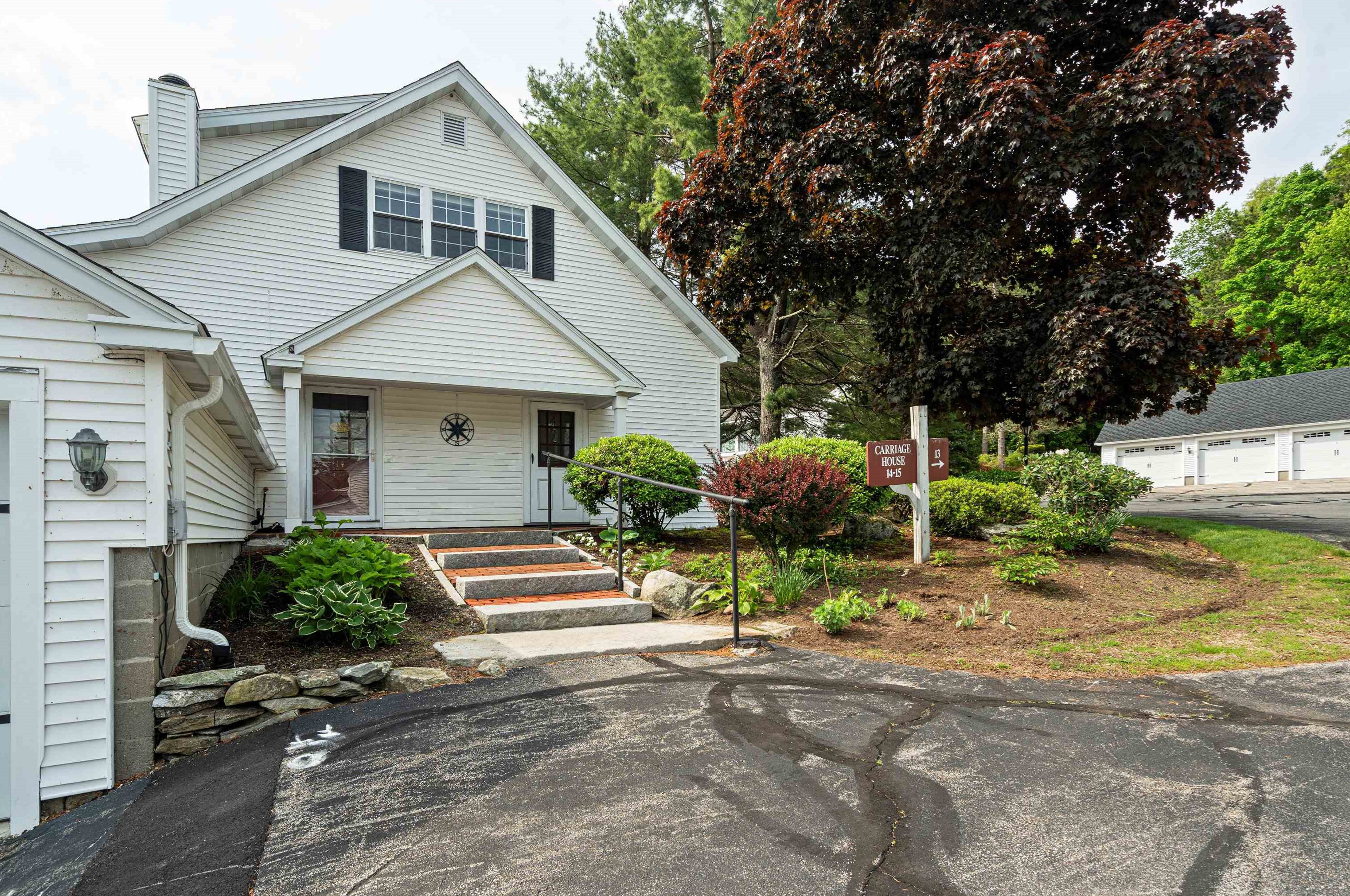 135 Amherst St, Amherst NH  03031-3024 exterior