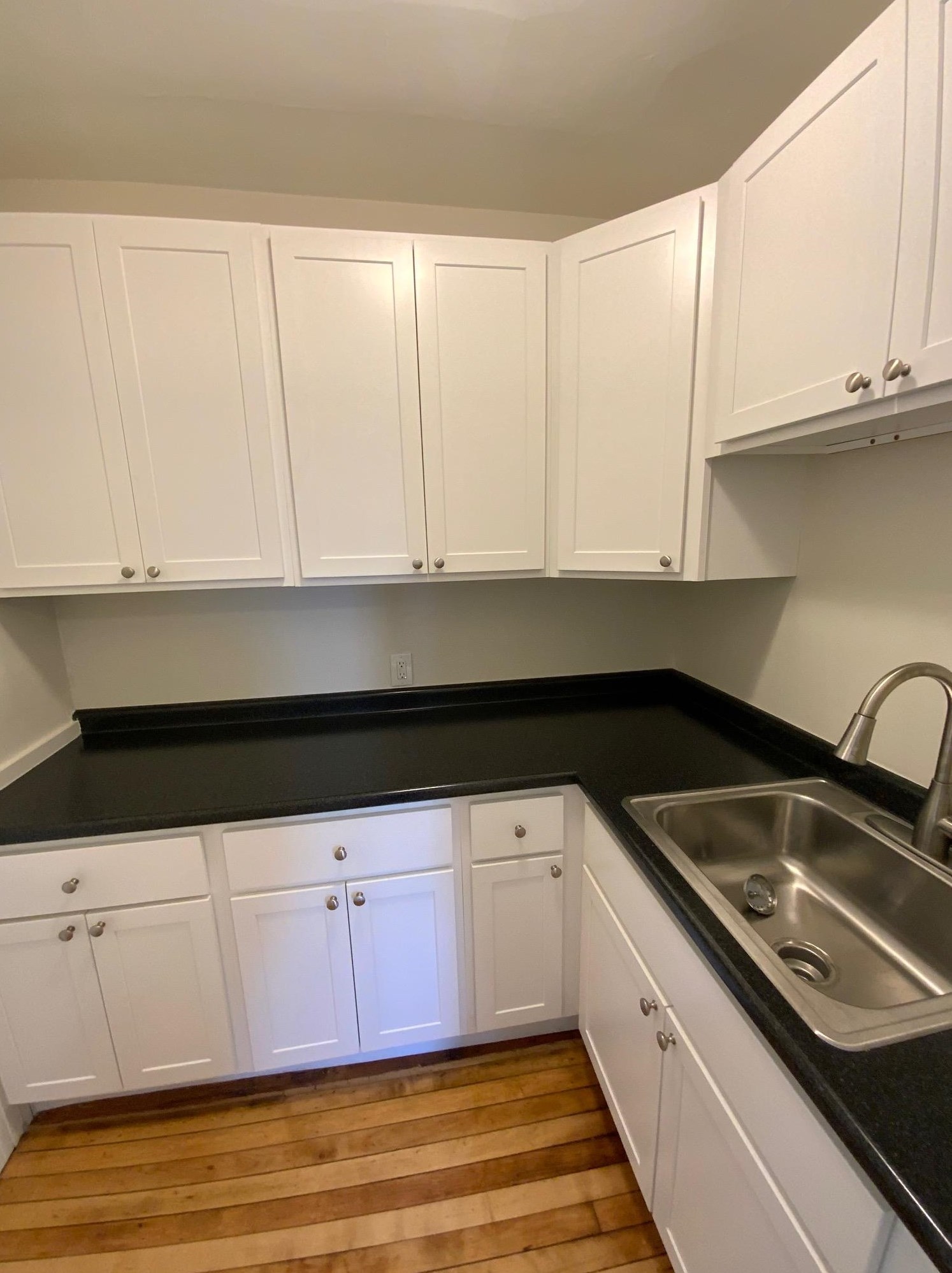 230 Wilson St, Manchester NH 03103-5024 exterior