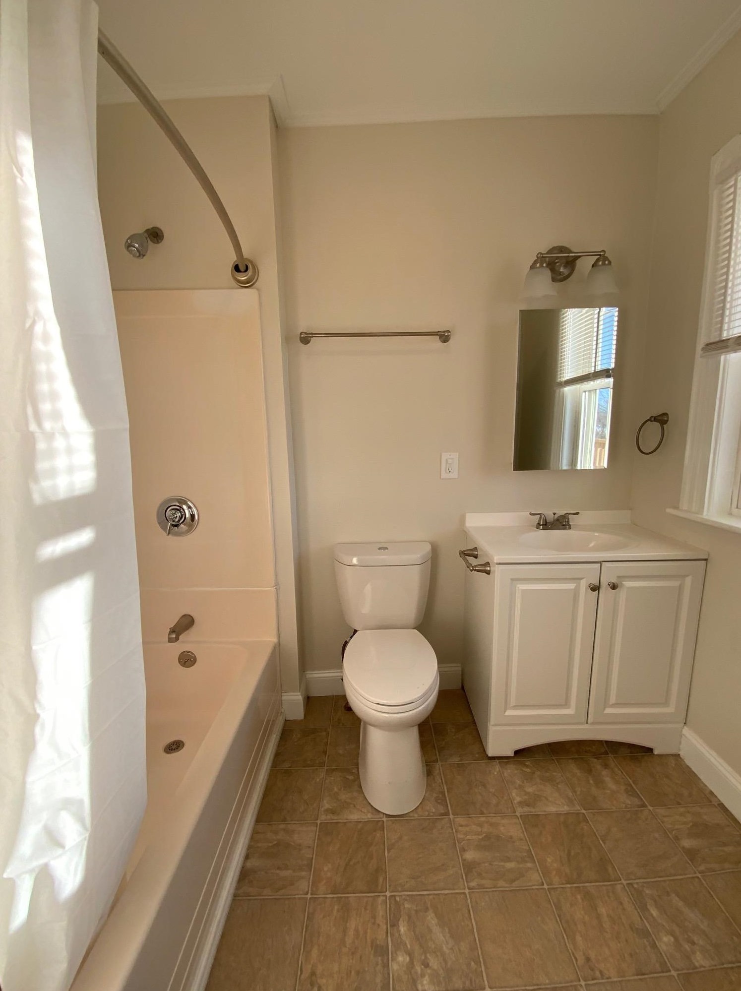 230 Wilson St, Manchester NH 03103-5024 exterior