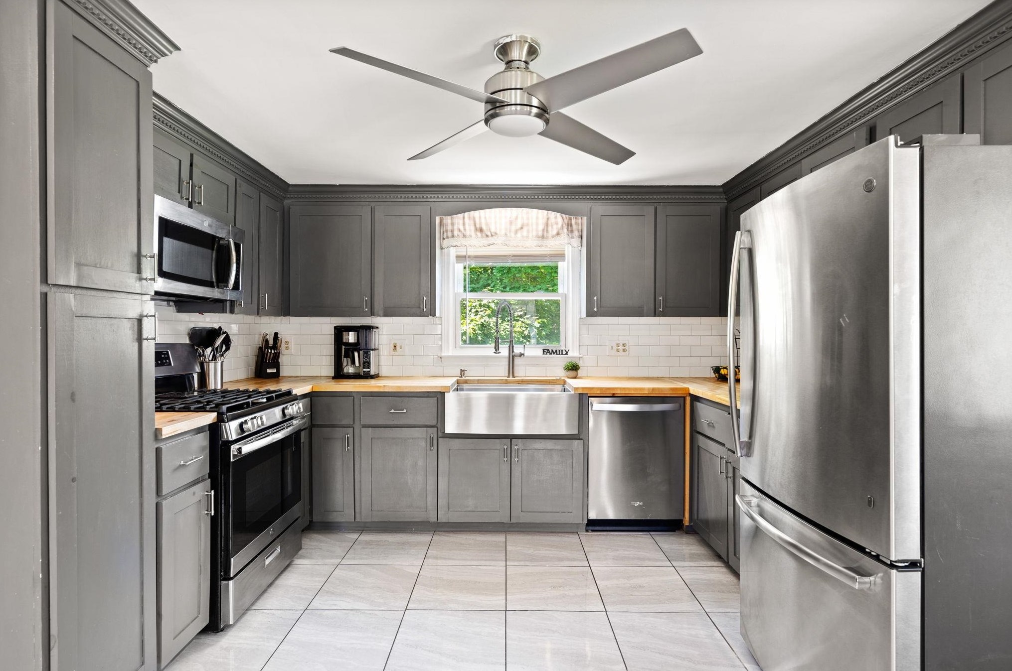 15 Trinity Dr, Nashua, NH 03063-3016