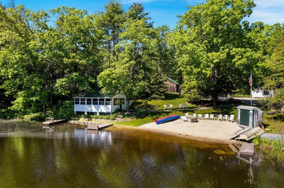 1635 Old Concord Rd, Henniker, NH 03242