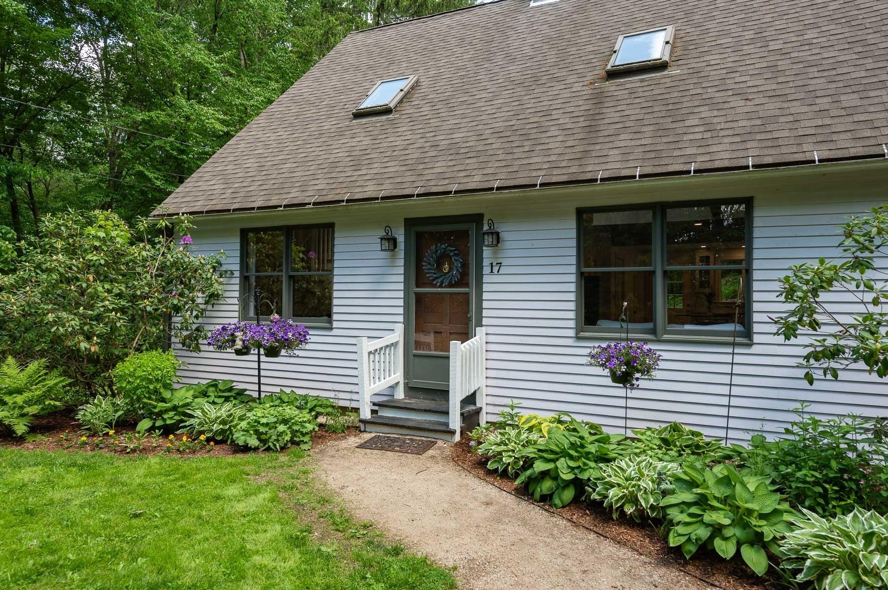 17 Oaklands Rd, Newfields, NH 03856-8205