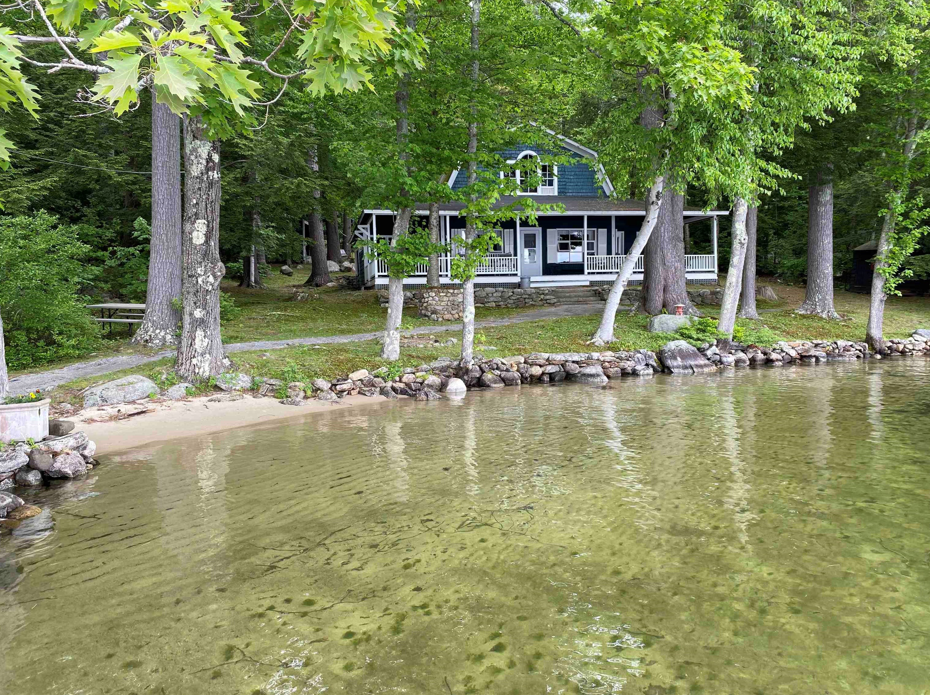 95 Mandalay Rd, Tuftonboro, NH 03894-4002