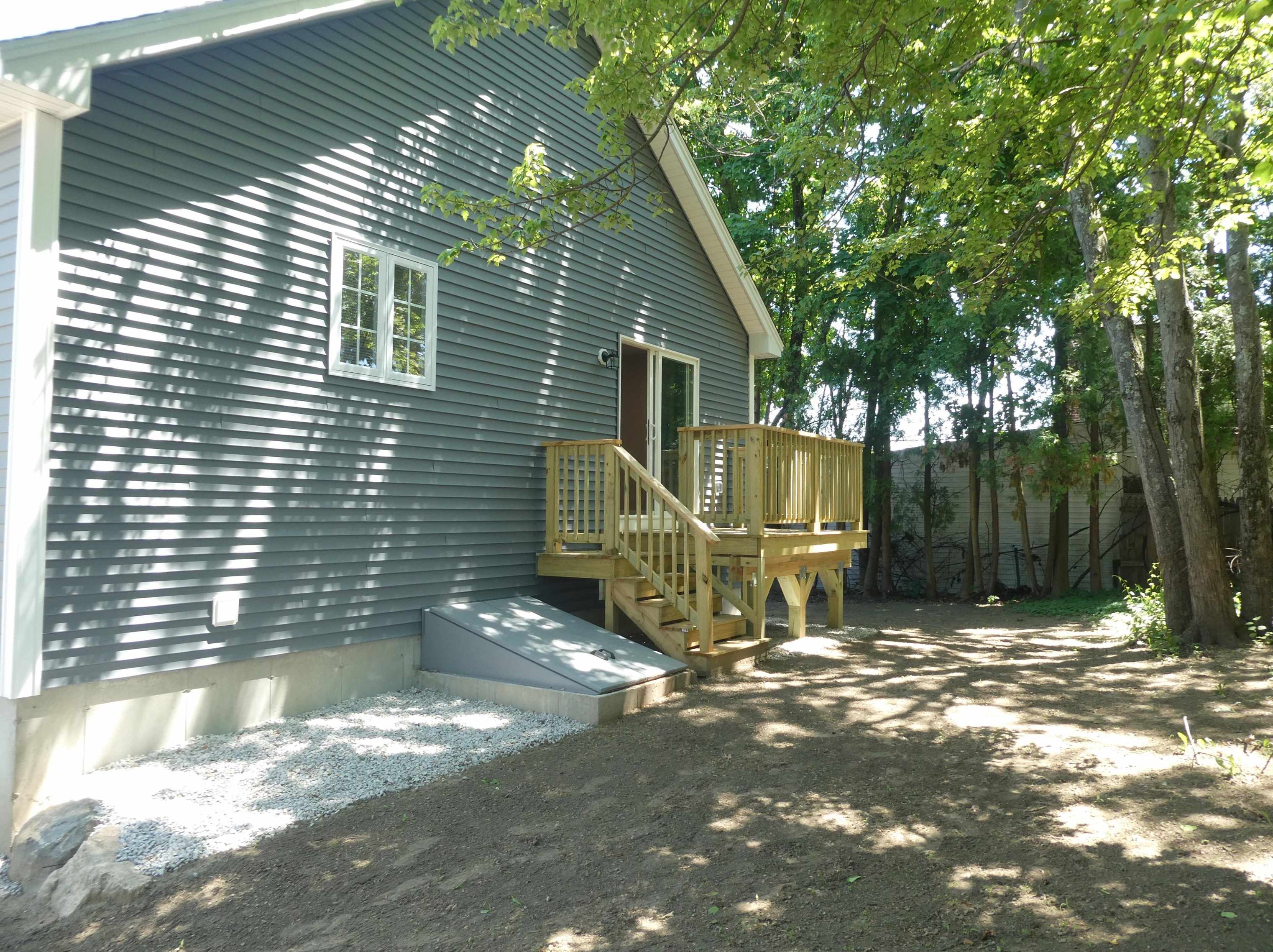 20 Cypress St, Manchester, NH 03103-3711