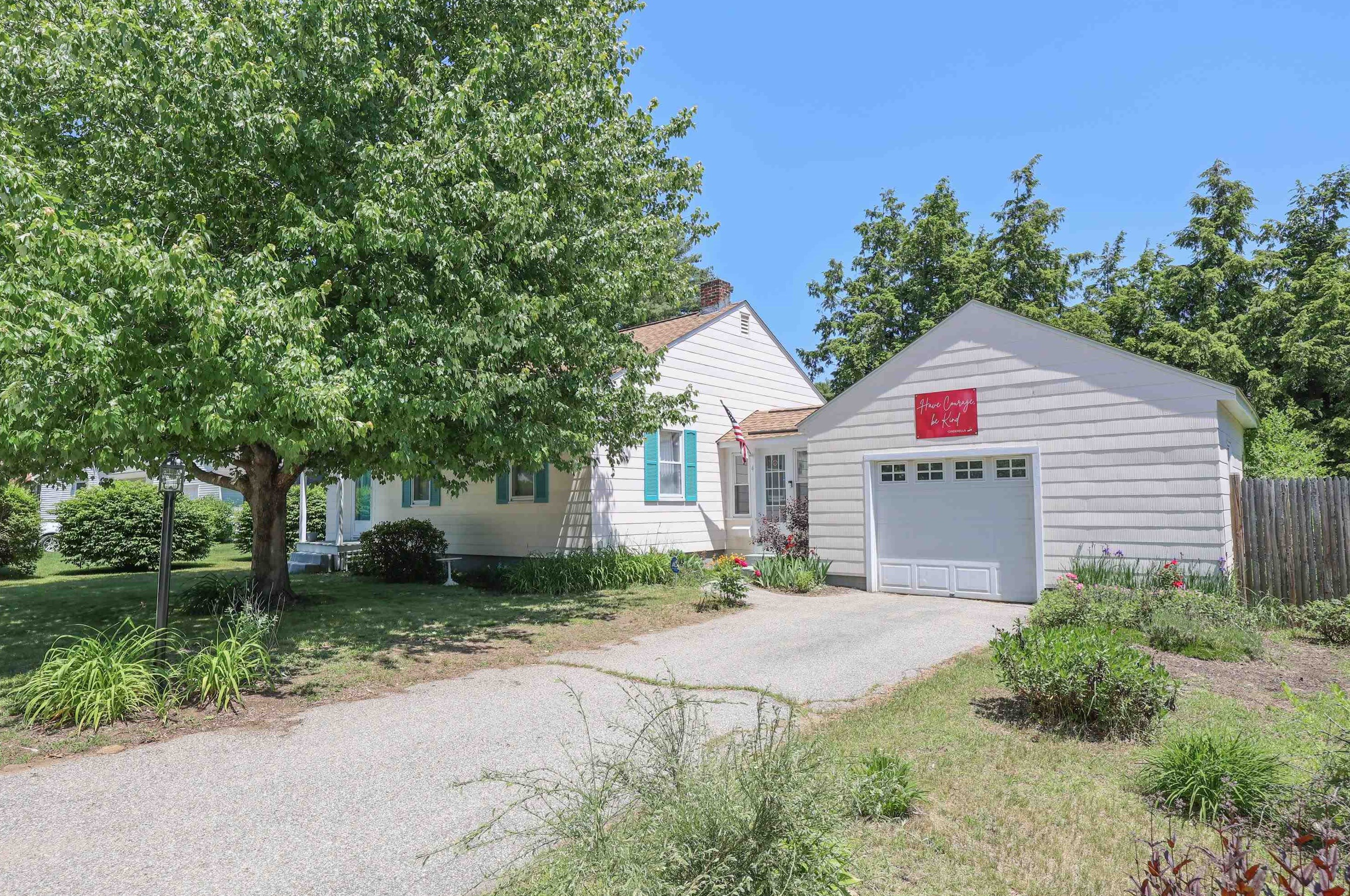 4 Woodbury Ln, Manchester, NH 03110-6469