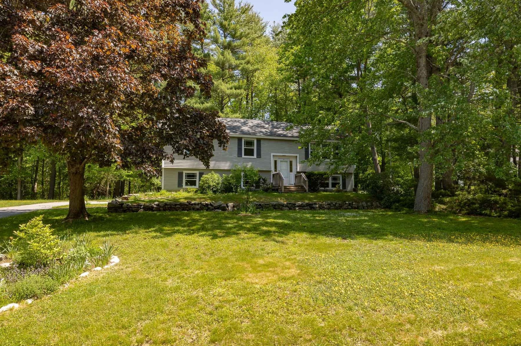 6 Butterfield Ln, Stratham, NH 03885-2344