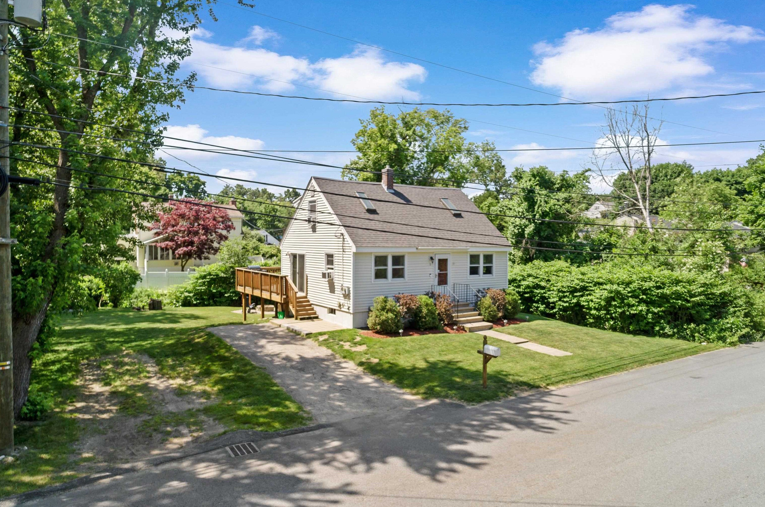 13 Glenwood St, Nashua, NH 03060-5201
