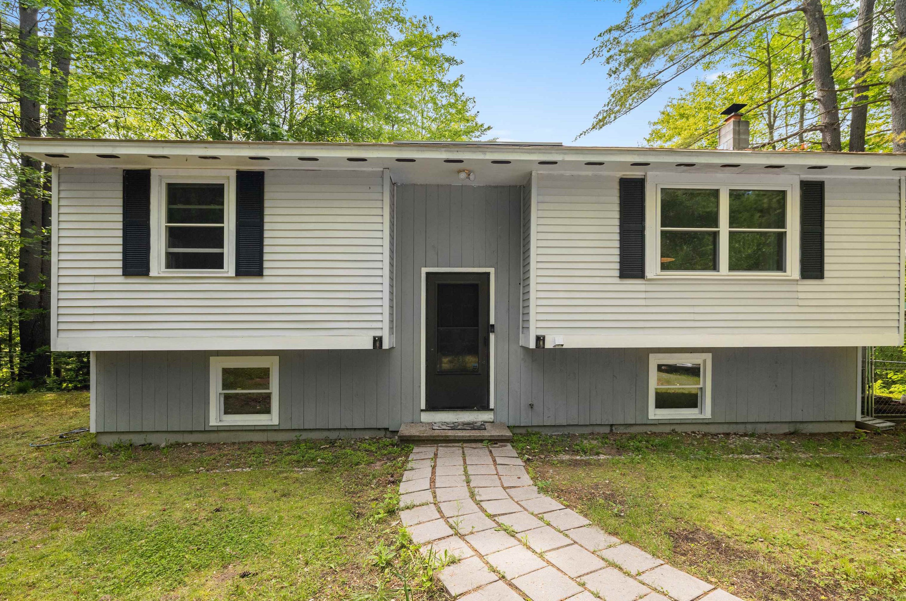 45 Paradise Dr, Bennington, NH 03442-4120