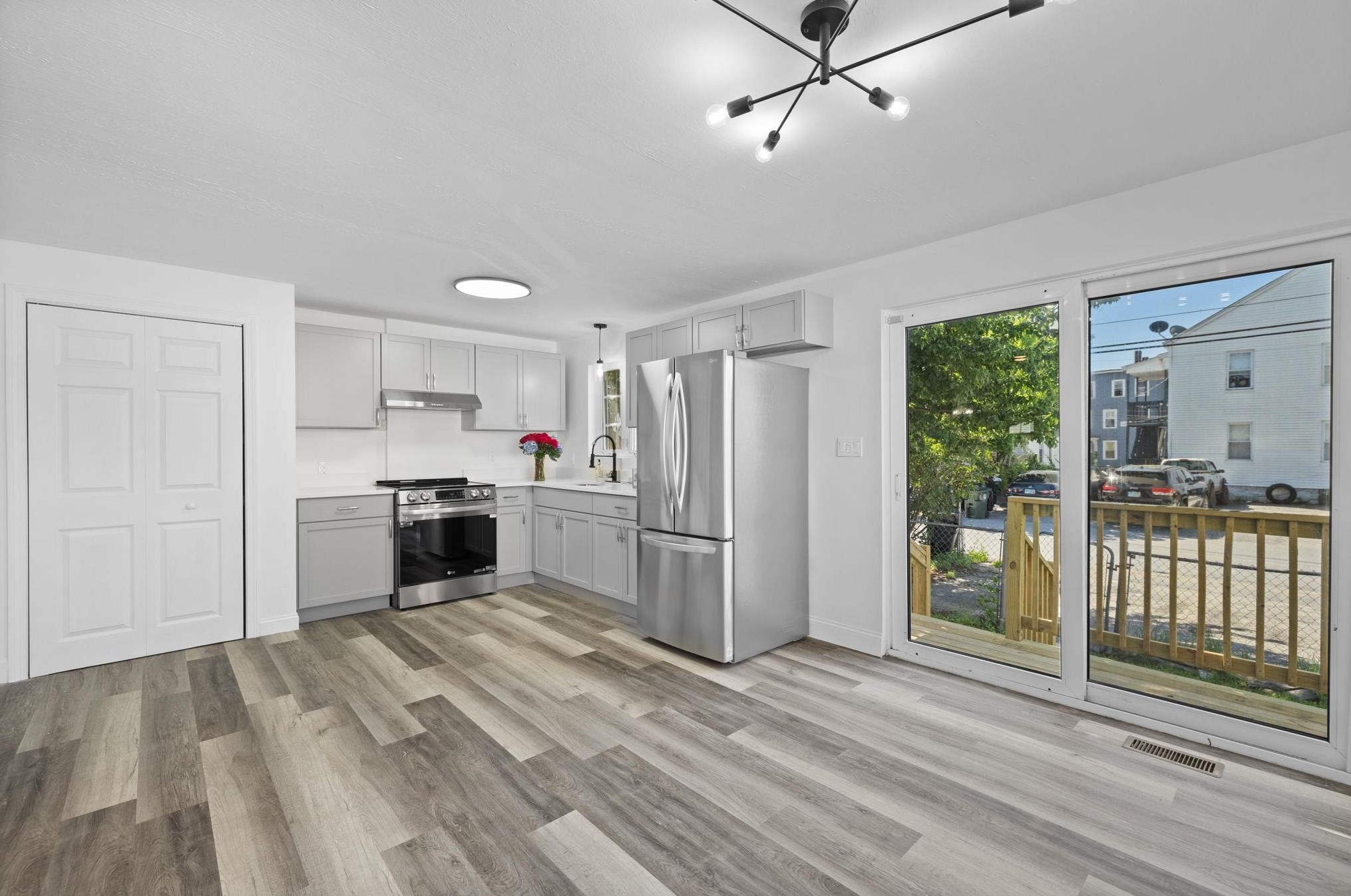 179 Cedar St, Manchester NH 03101-2550 exterior