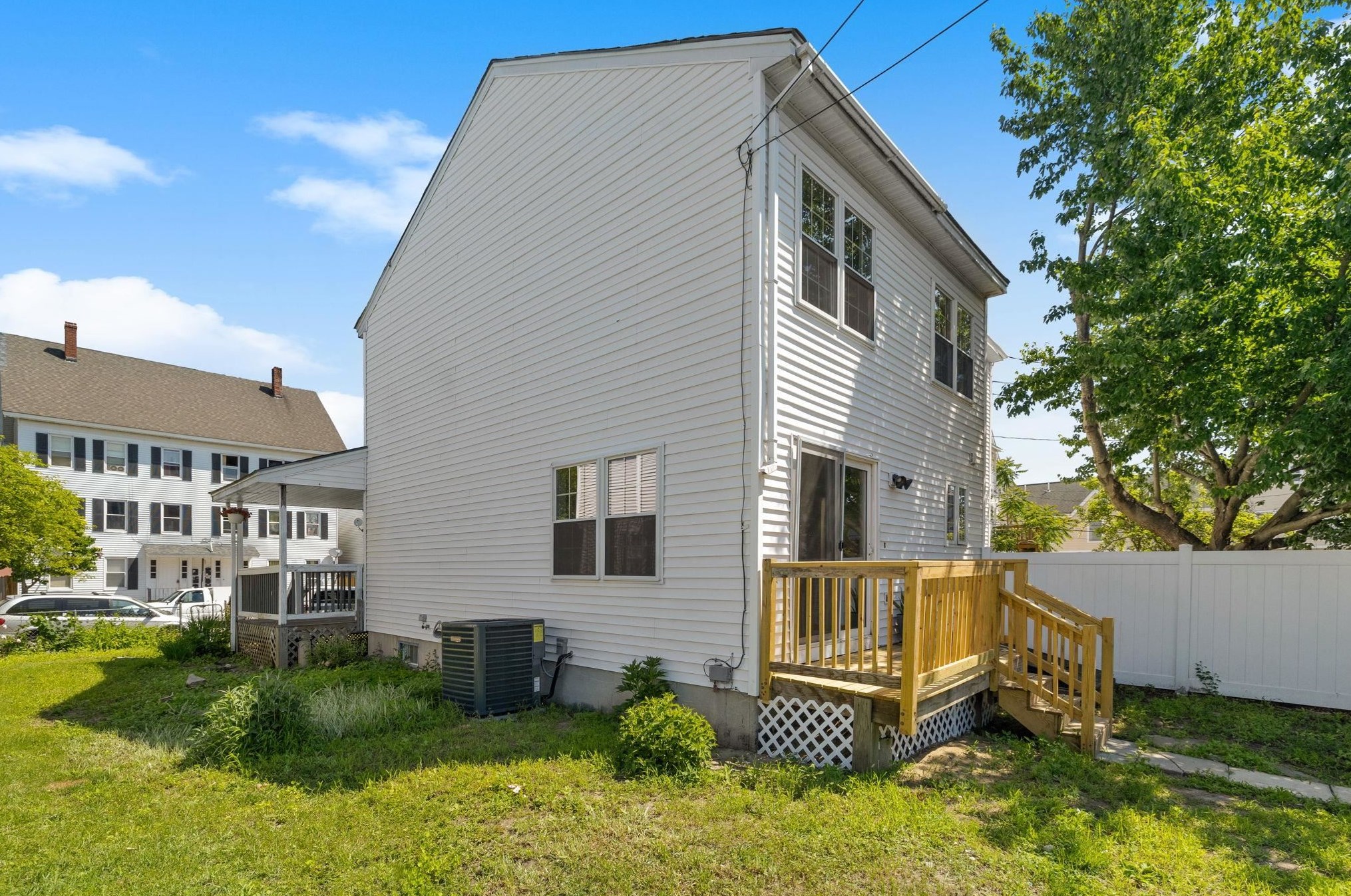 179 Cedar St, Manchester NH 03101-2550 exterior