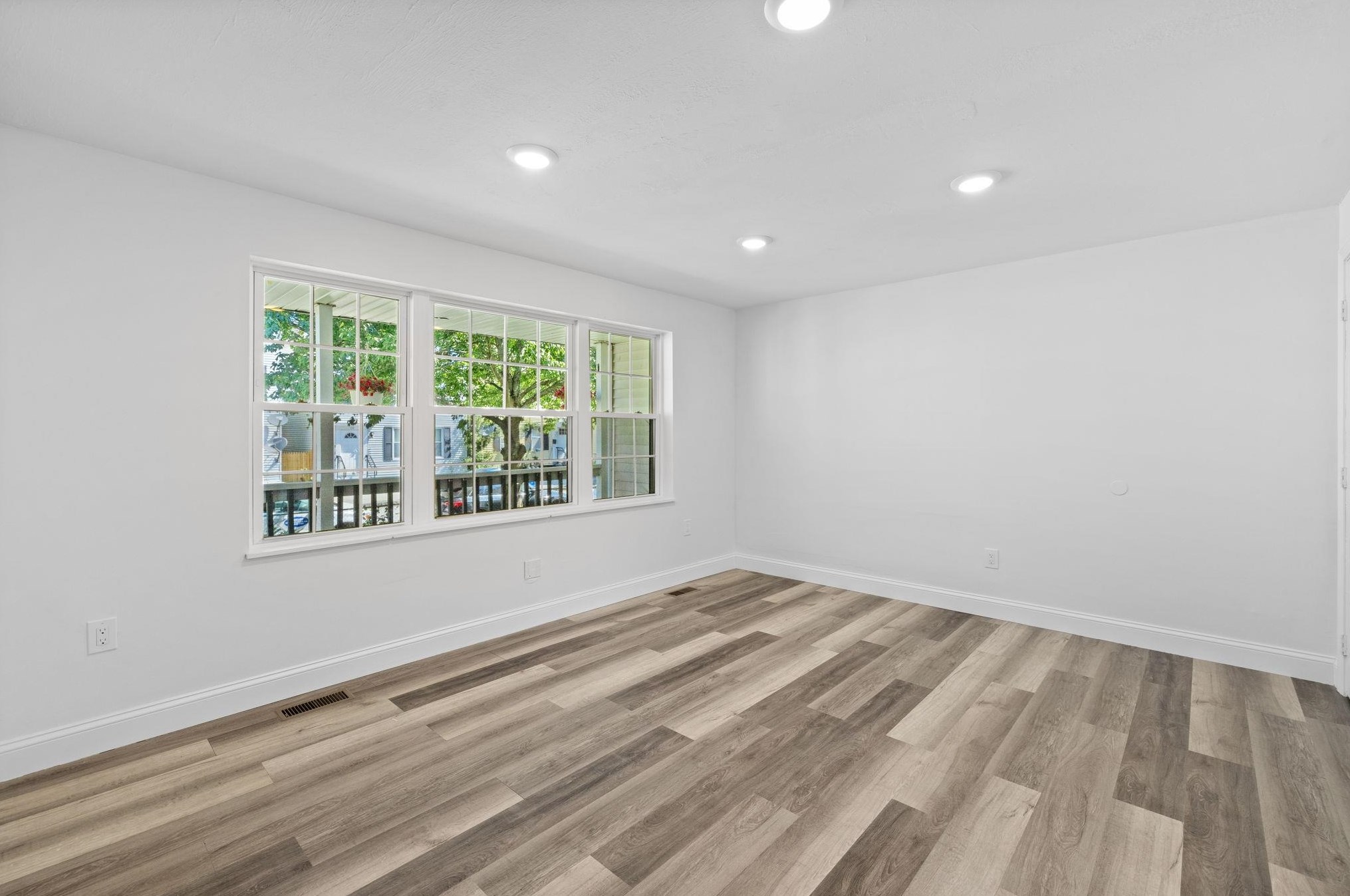 179 Cedar St, Manchester NH 03101-2550 exterior