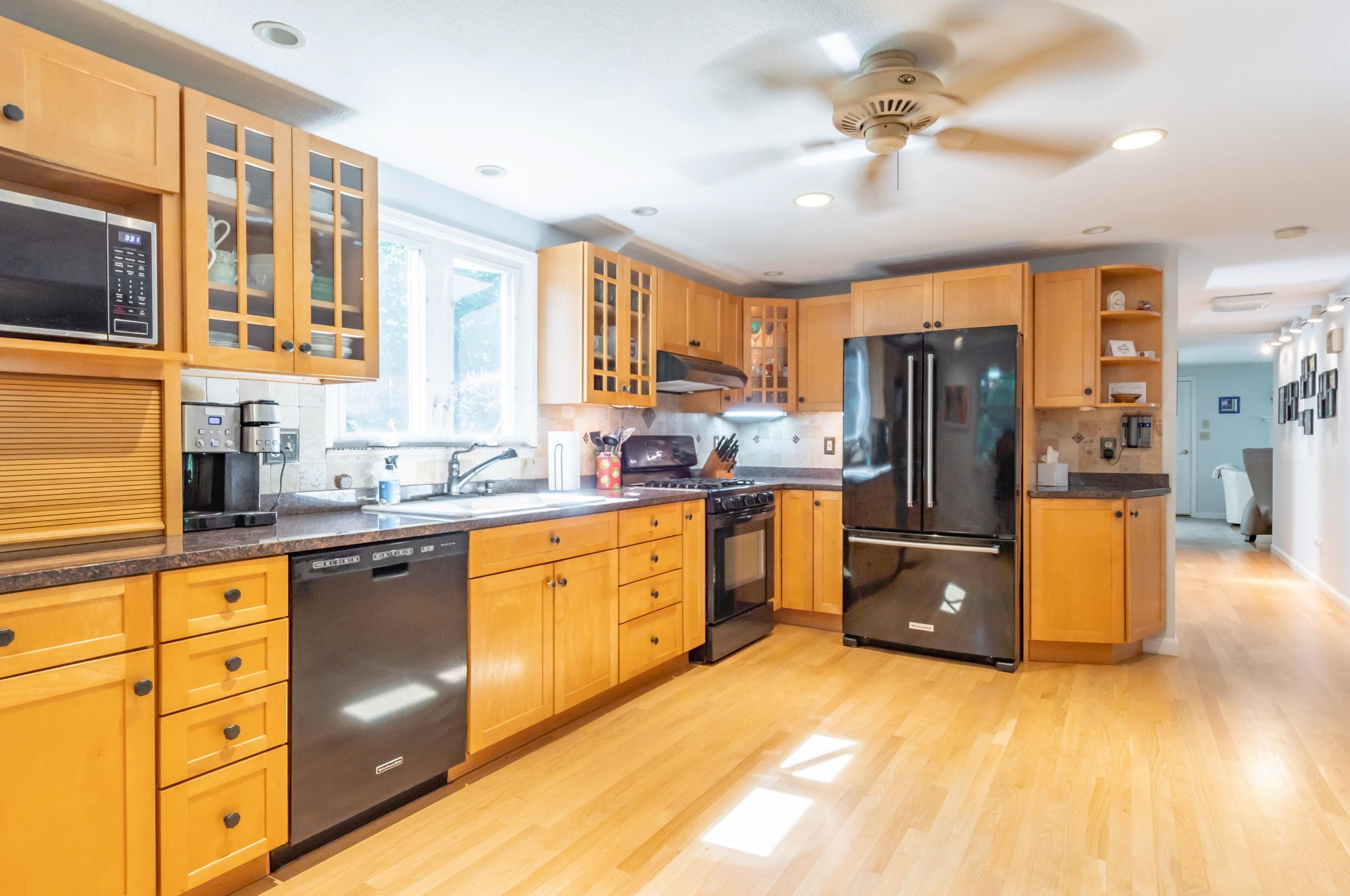 2 Mathew Dr, Merrimack, NH 03054-2678