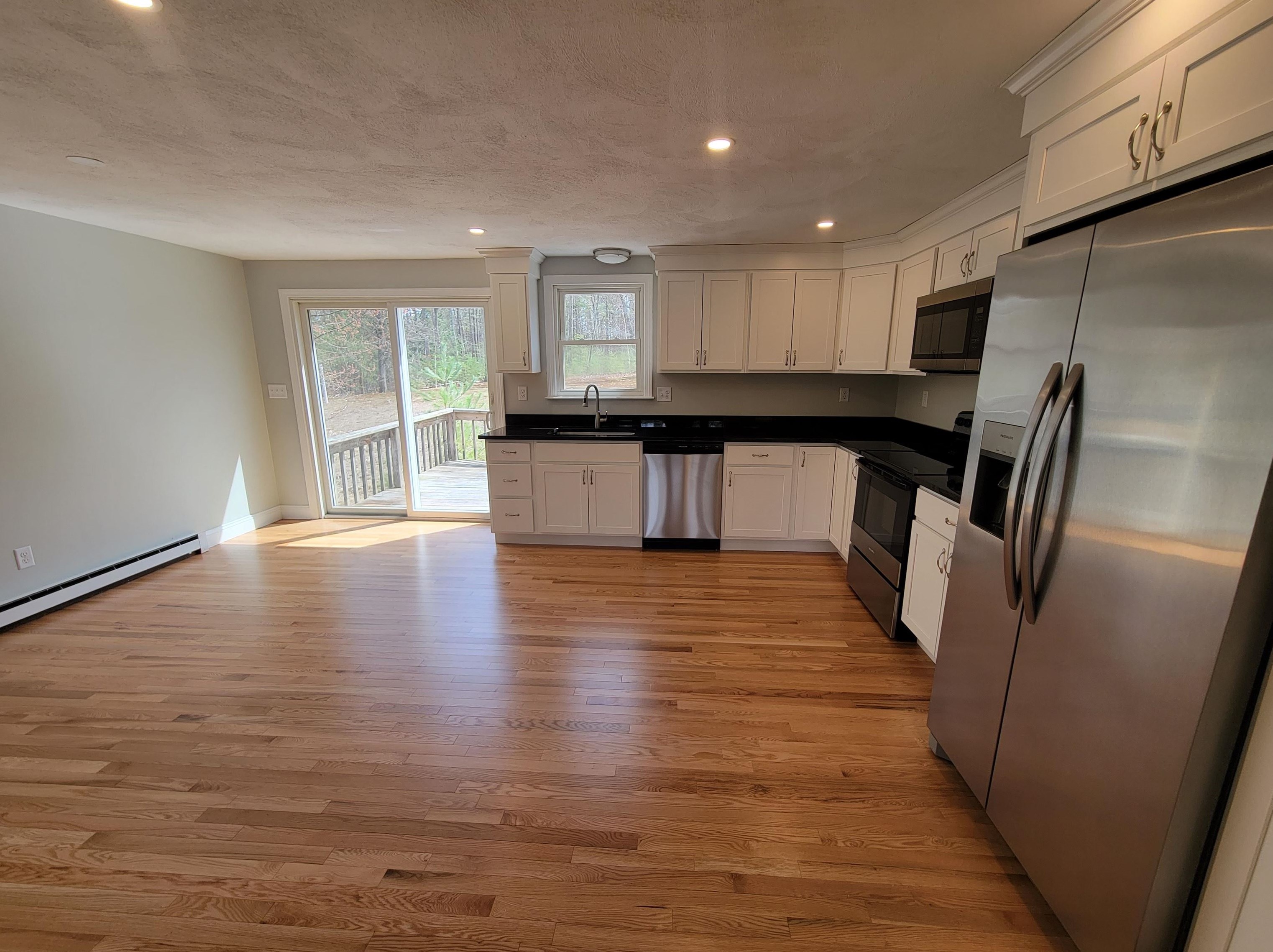 10 Mercury Ln, Pelham, NH 03076-2345