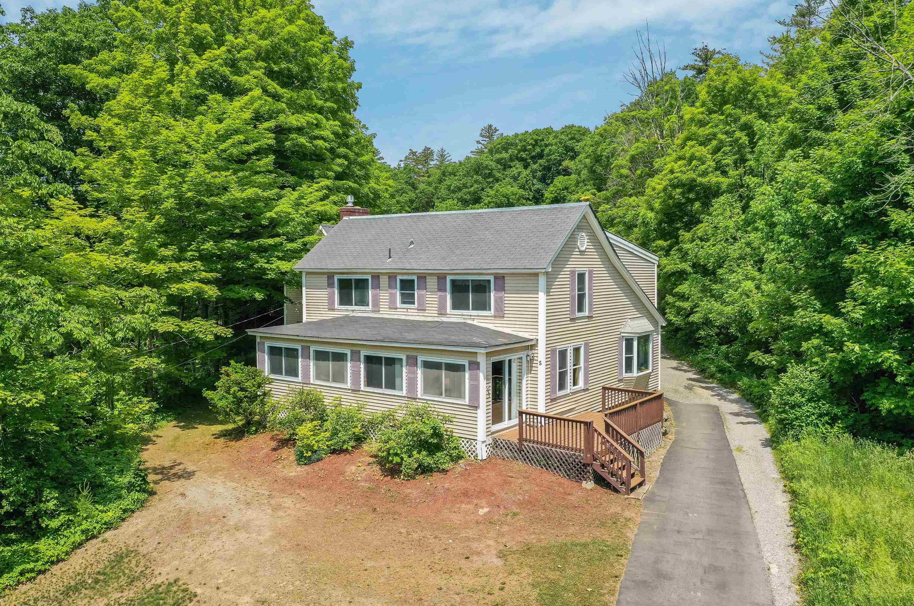 5 Concord Stage Rd, Weare, NH 03281-4616