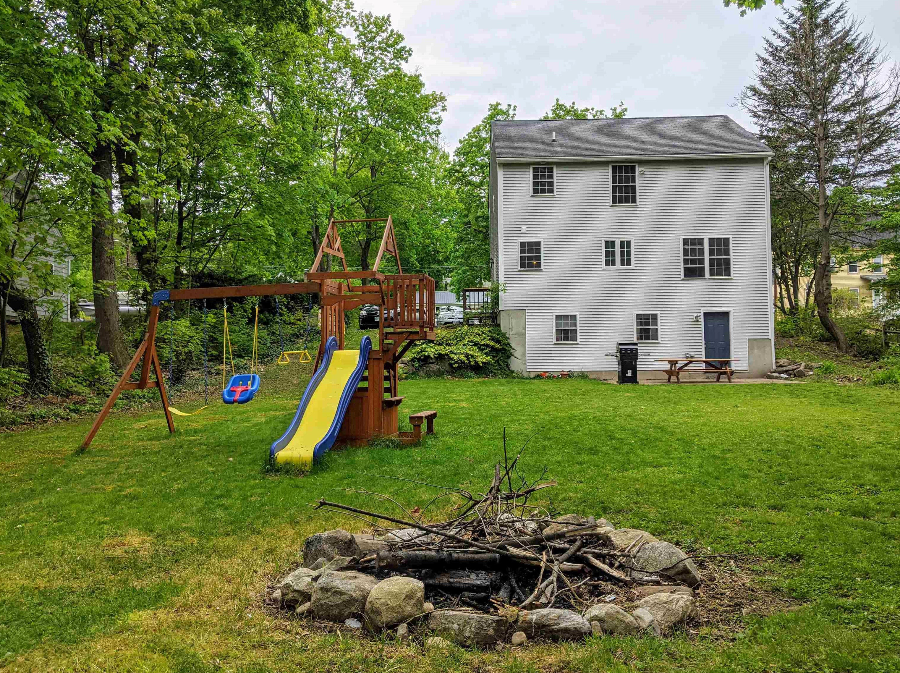 16 Beech St, Milford, NH 03055 exterior