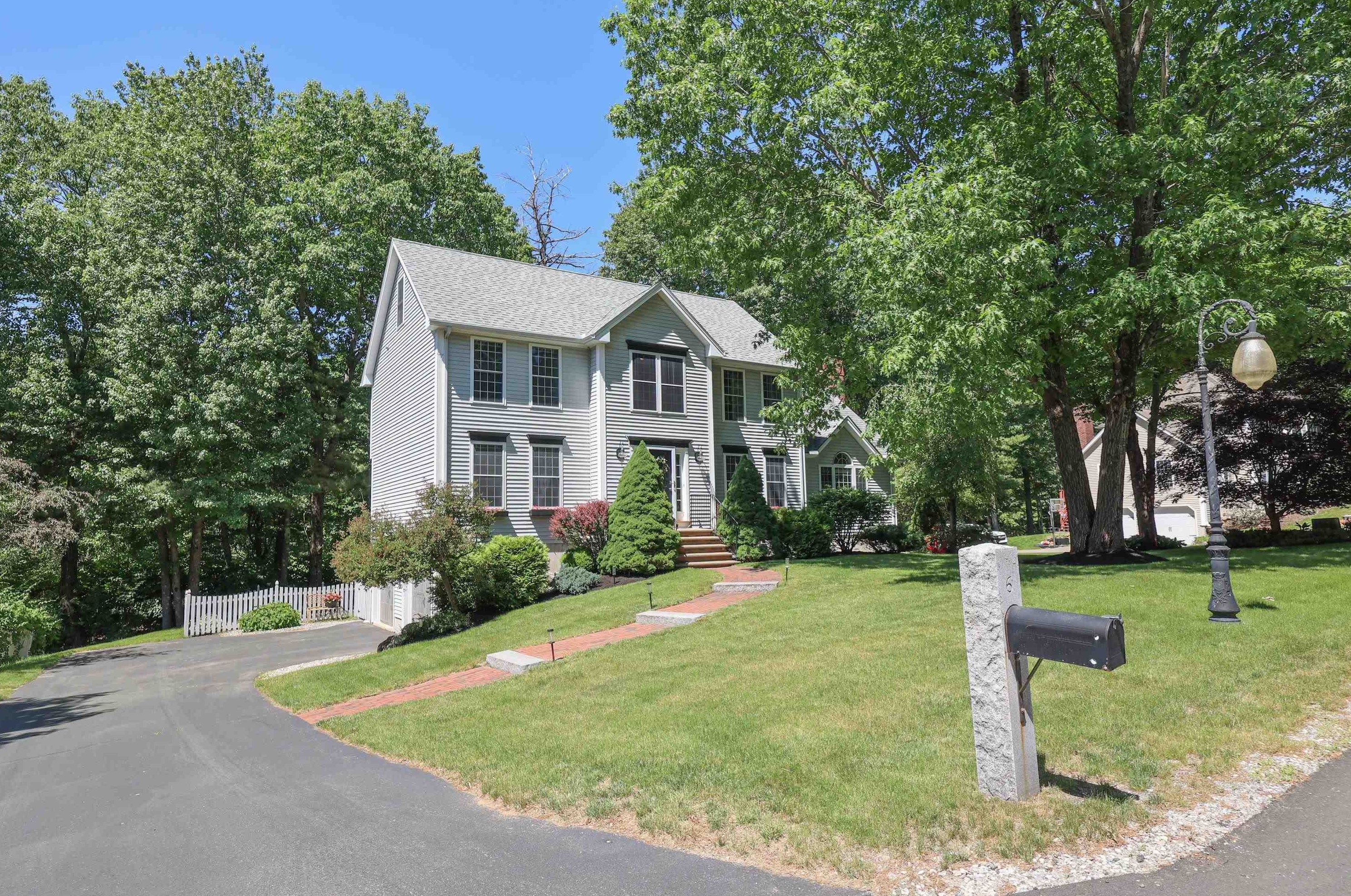 6 Danforth Dr, Manchester, NH 03110-5851
