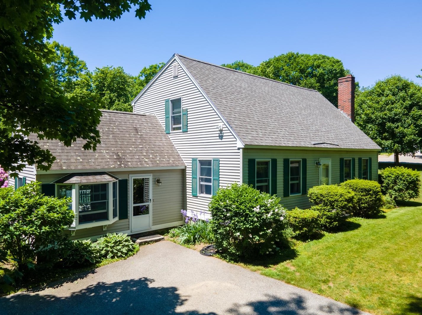 28 Lovell Rd, Stratham, NH 03885-2218