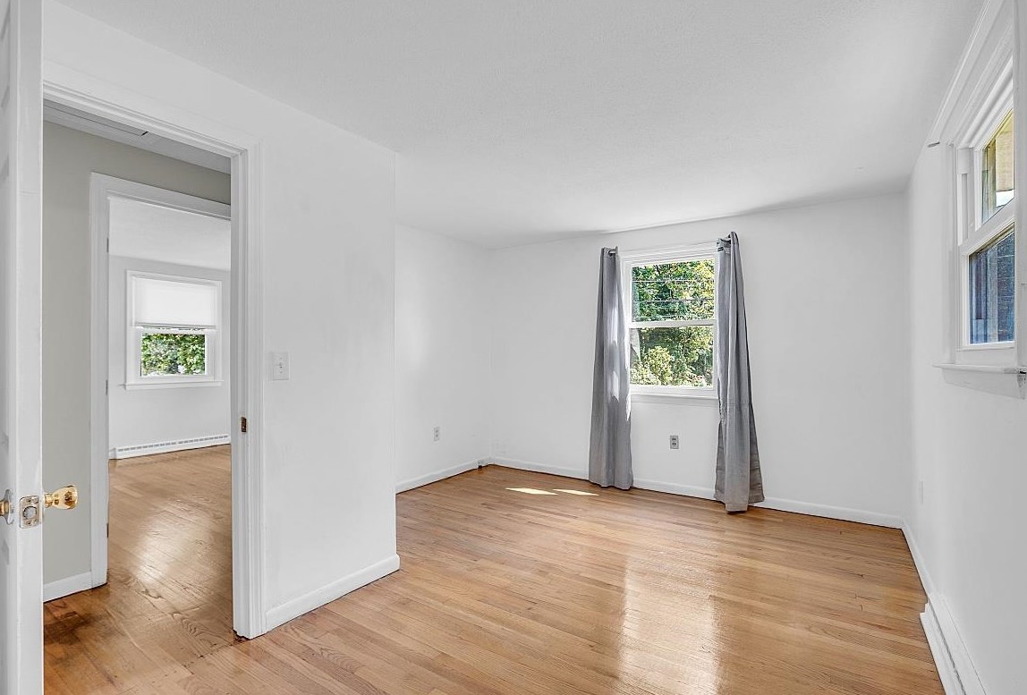 2 Hemlock St, Hudson NH 03051-4721 exterior