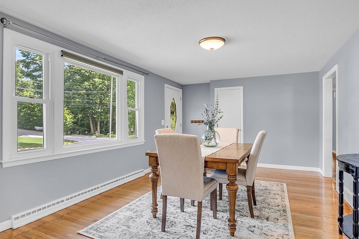 2 Hemlock St, Hudson NH 03051-4721 exterior