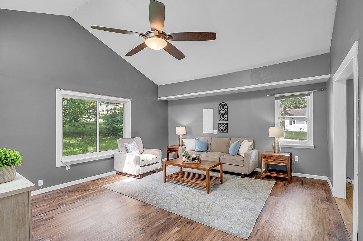 2 Hemlock St, Hudson NH 03051-4721 exterior