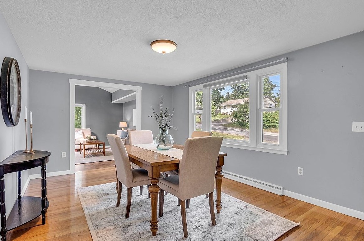 2 Hemlock St, Hudson NH 03051-4721 exterior