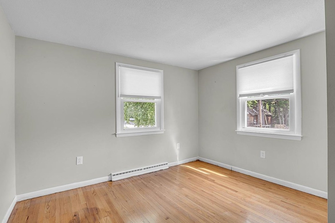 2 Hemlock St, Hudson NH 03051-4721 exterior