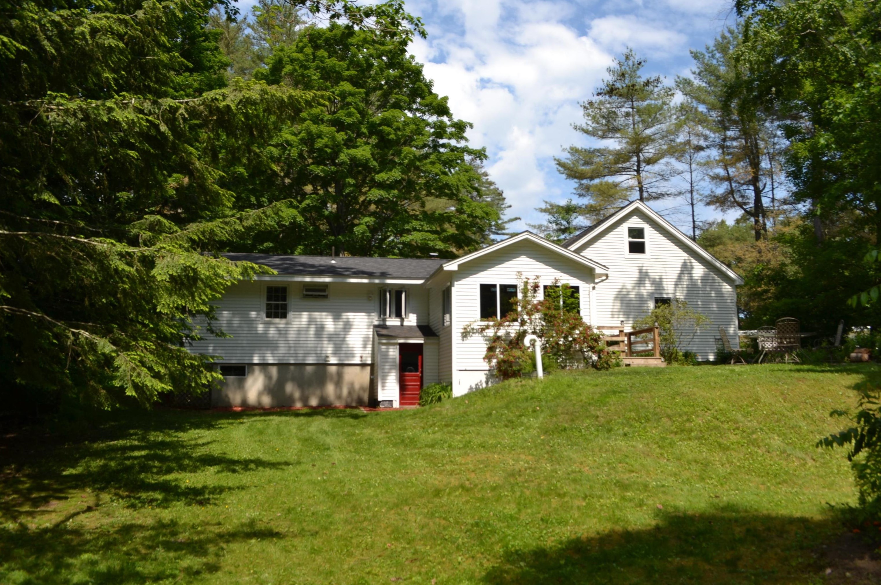 31 Barnes Ave, Alton, NH 03809 exterior