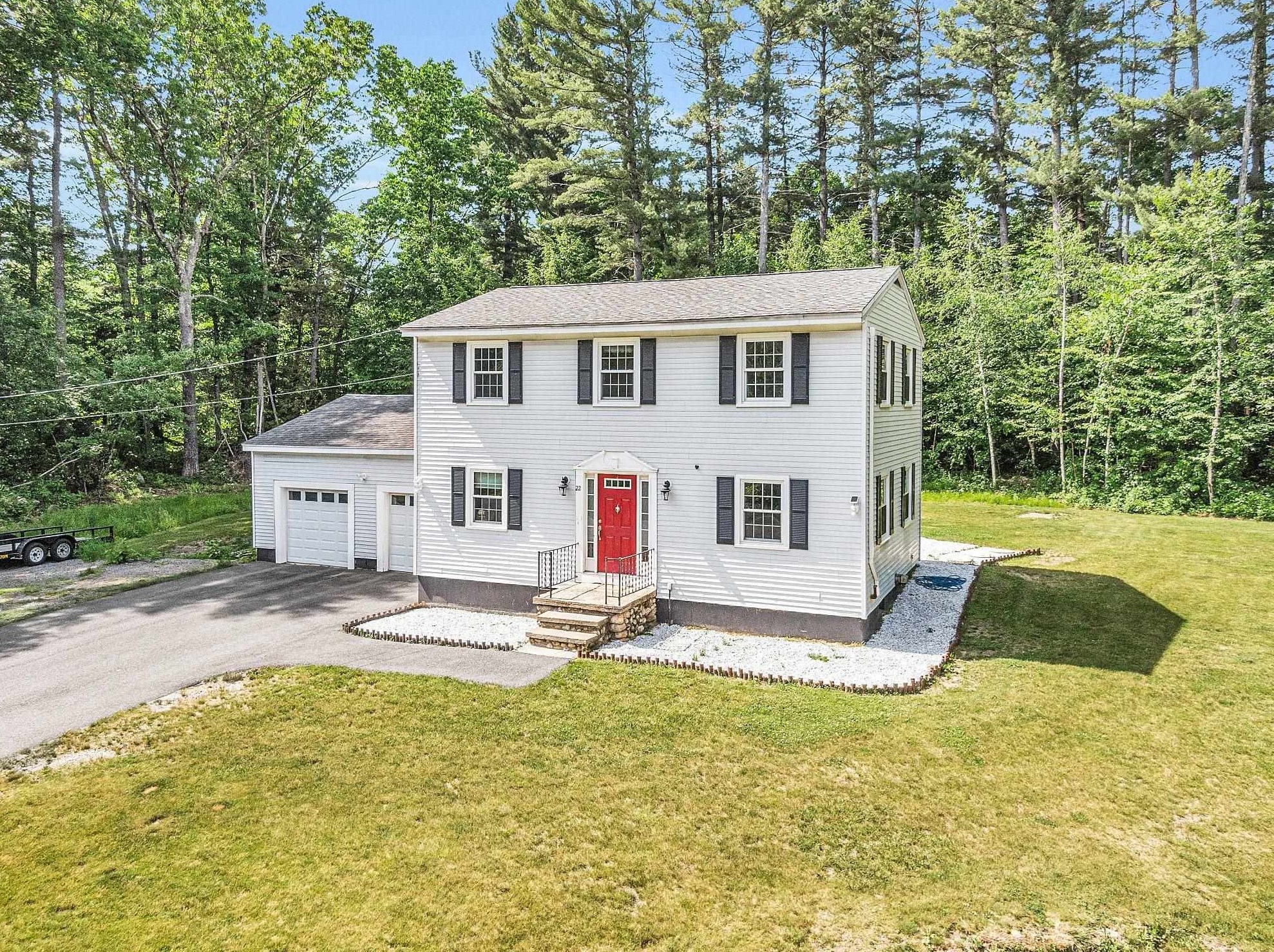 22 Elwood Rd, Londonderry, NH 03053
