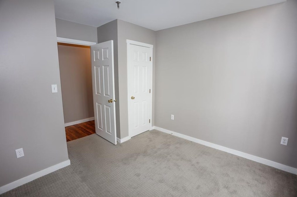 470 Silver St, Manchester NH  03103-5000 exterior