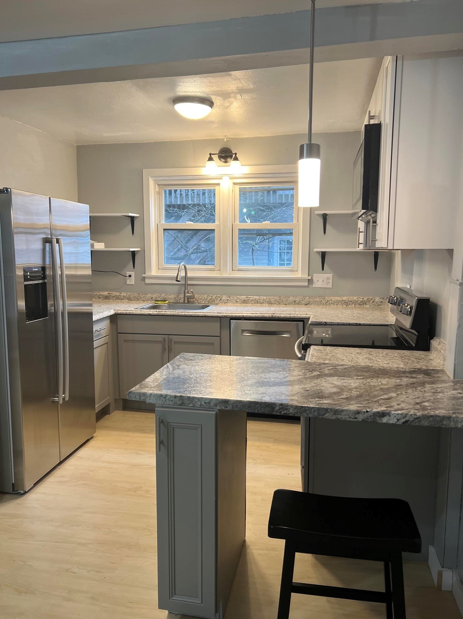 320 Cedar St #1, Manchester, NH 03103