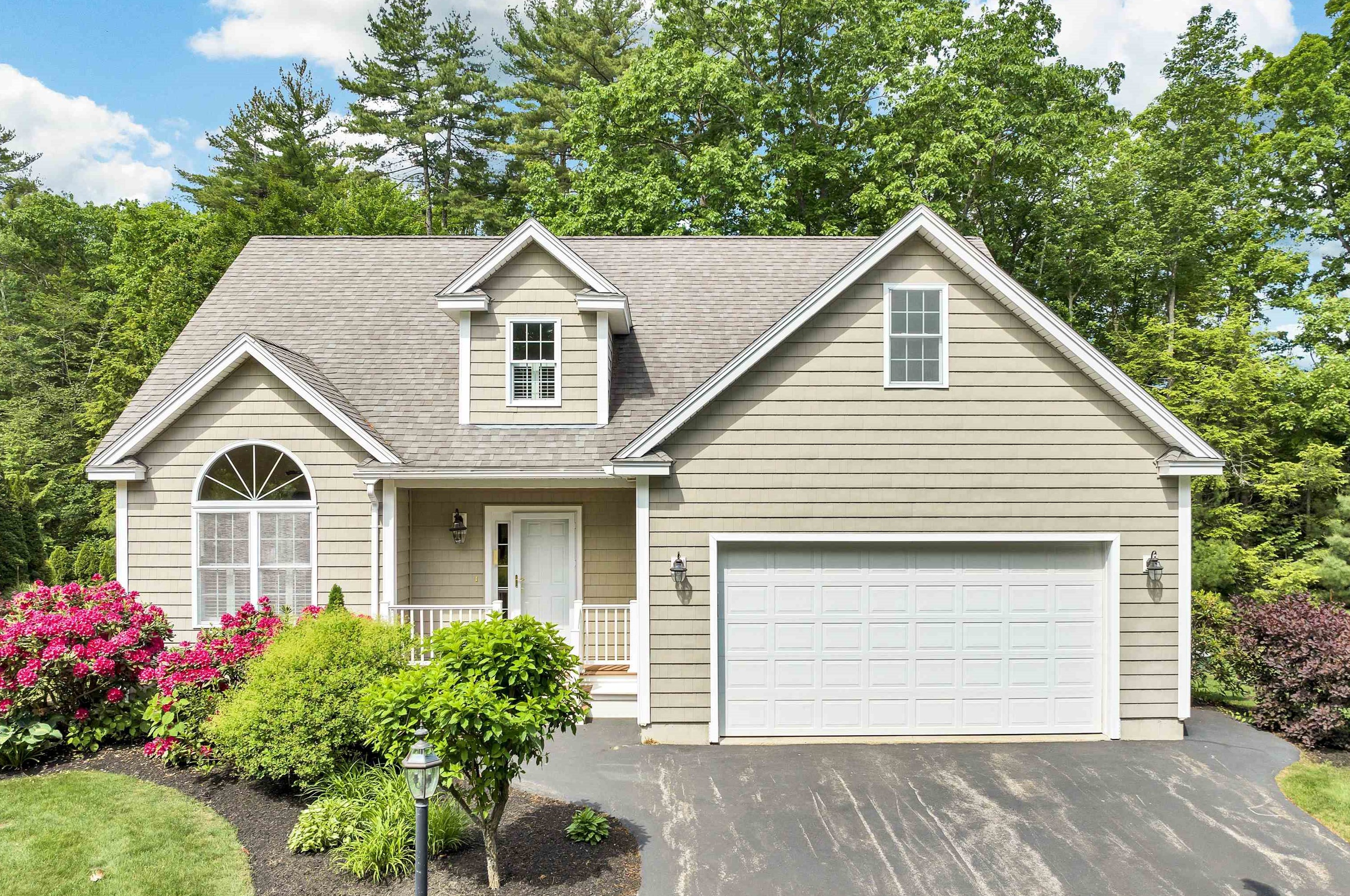 28 Greenvale Dr, Stratham, NH 03885-6536