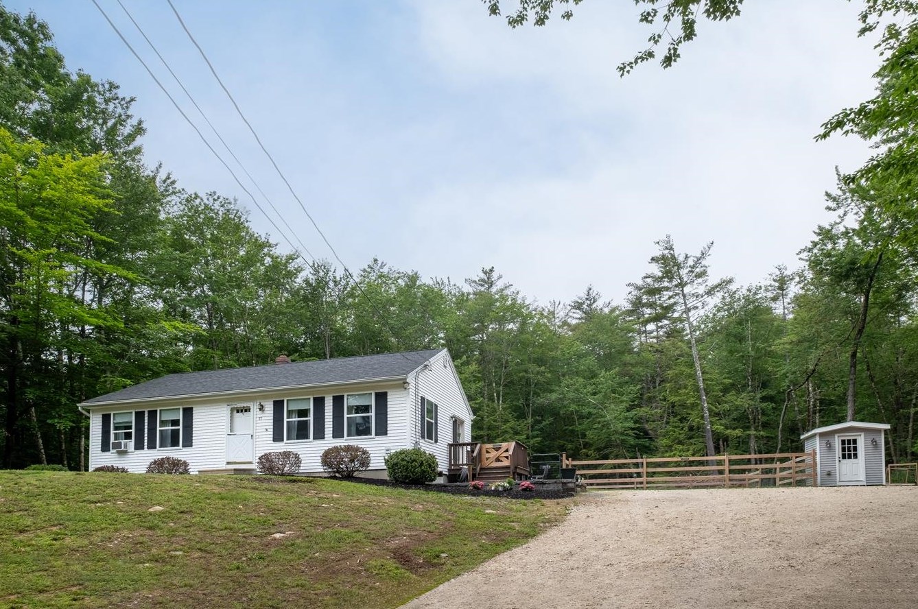 17 Candia Rd, Deerfield, NH 03037 exterior