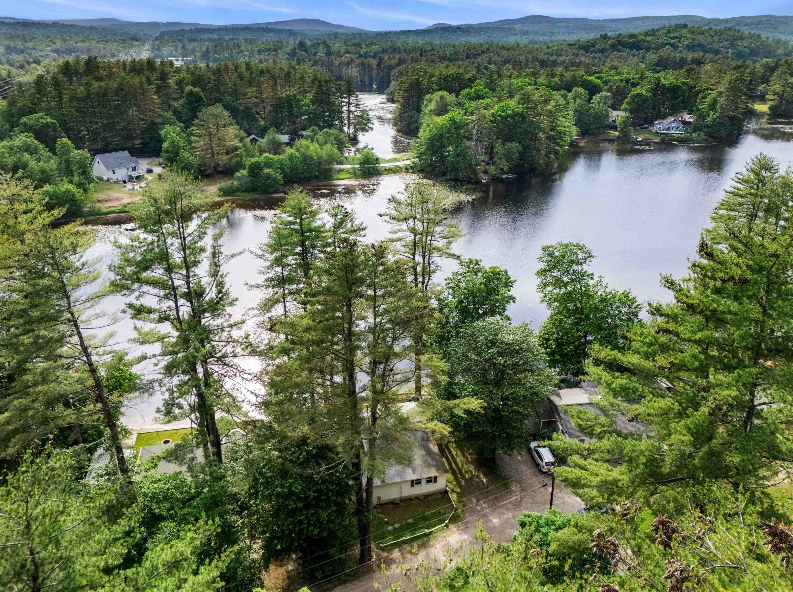 93 Daniels Rd, Weare, NH 03281-5905