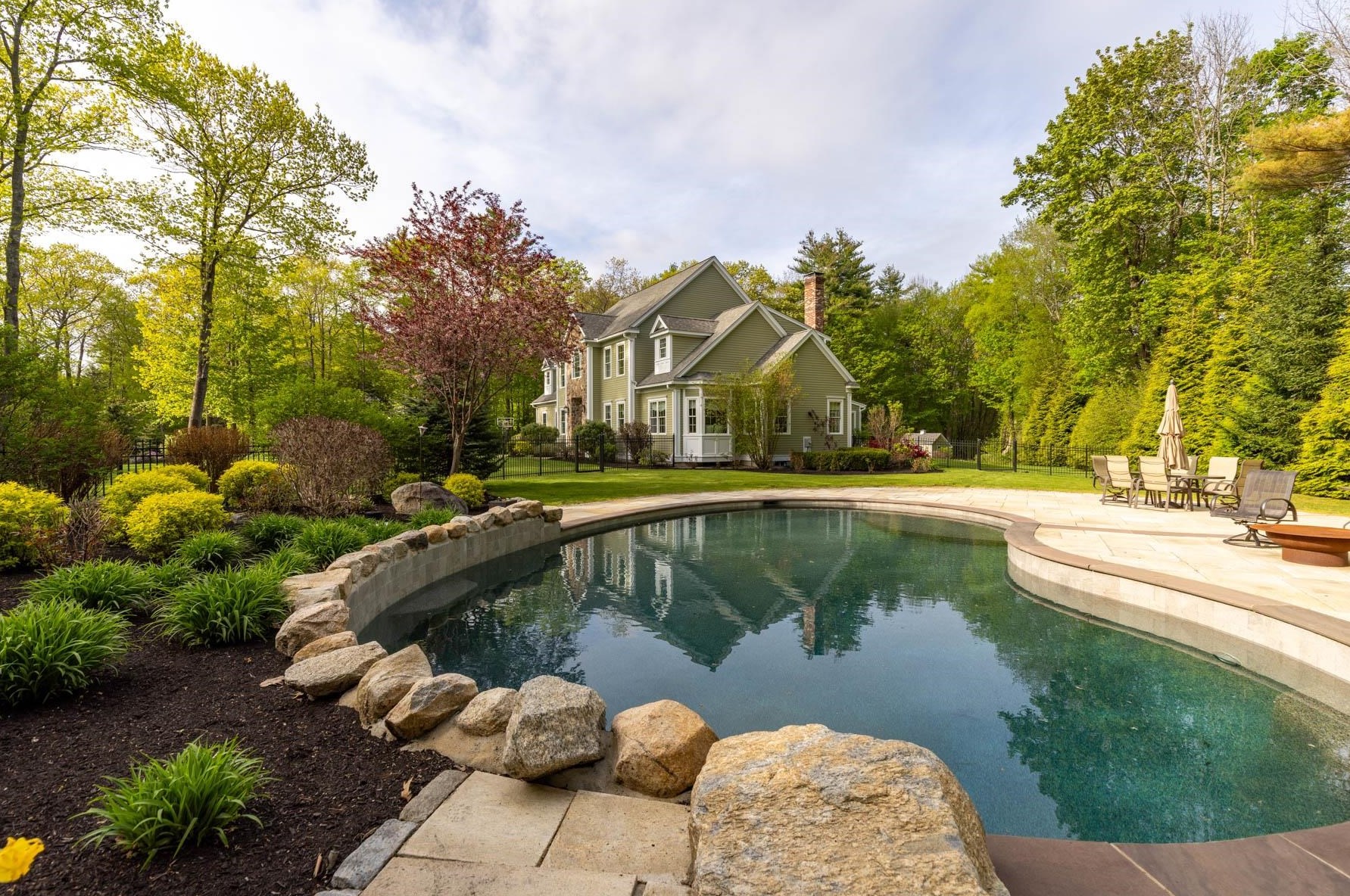 4 Red Oak Dr, Greenland, NH 03840-2444