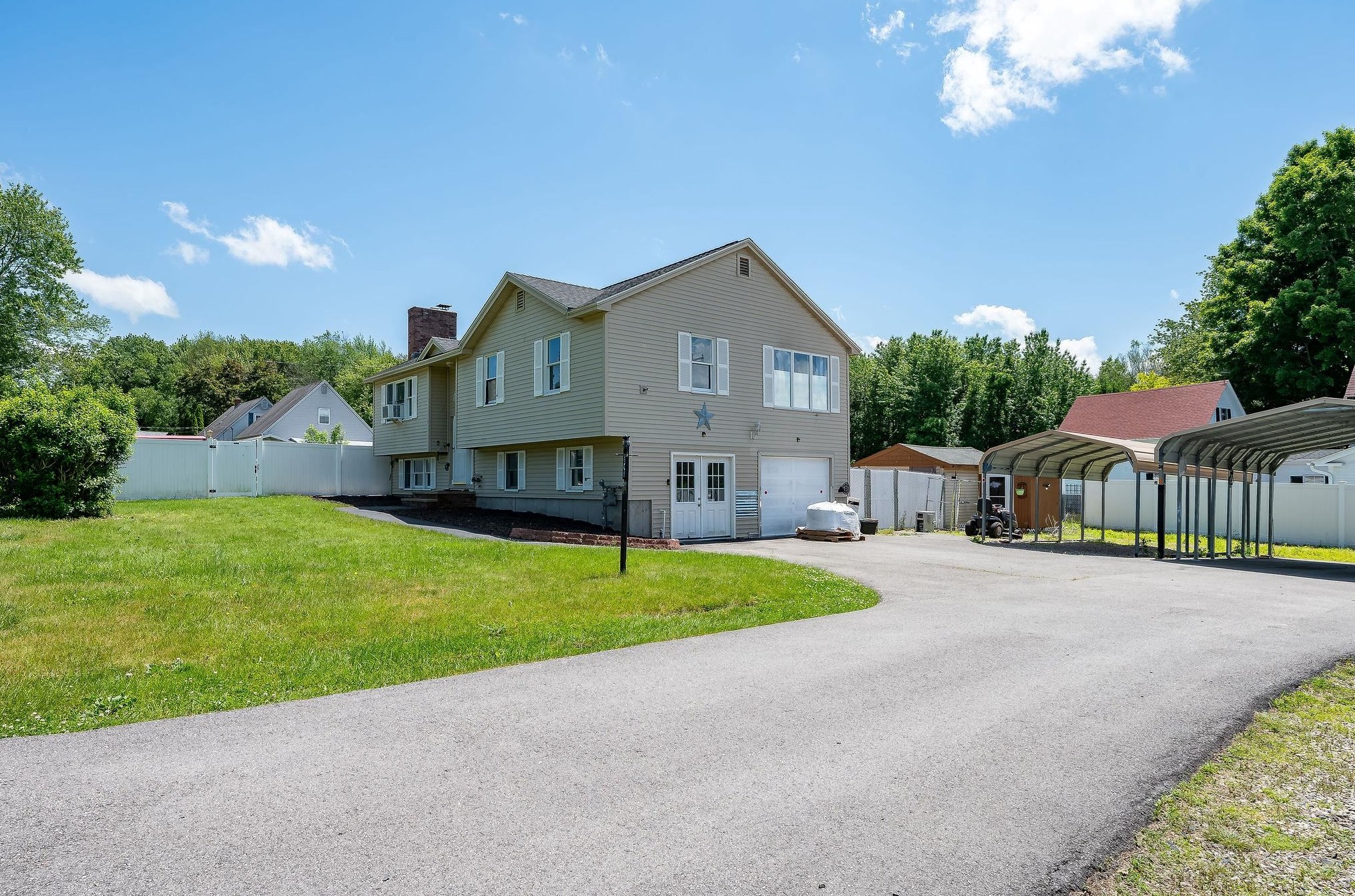 1 Wentworth Ave, Rochester, NH 03867-2434